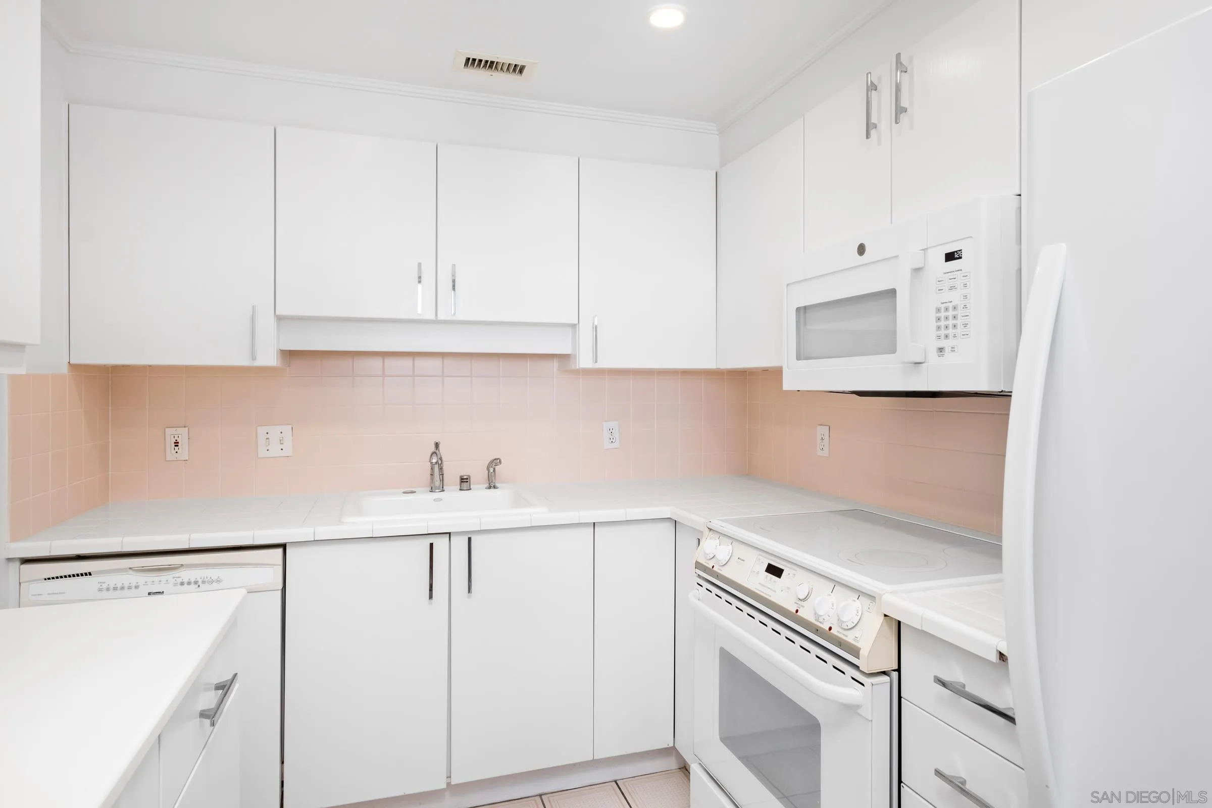 https://cdn.realtyfeed.com/cdn/127/250045873/a1ace7d6396690d583ac7dc6912aae84.webp