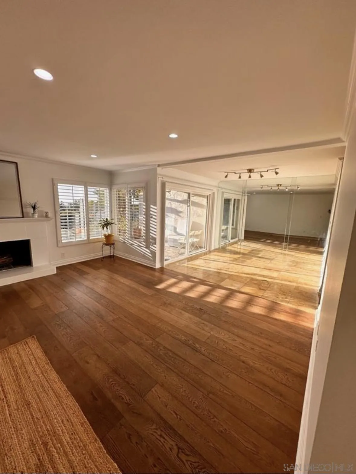https://cdn.realtyfeed.com/cdn/127/250045880/9912c5f2d54325fc094f4445cc664b44.webp