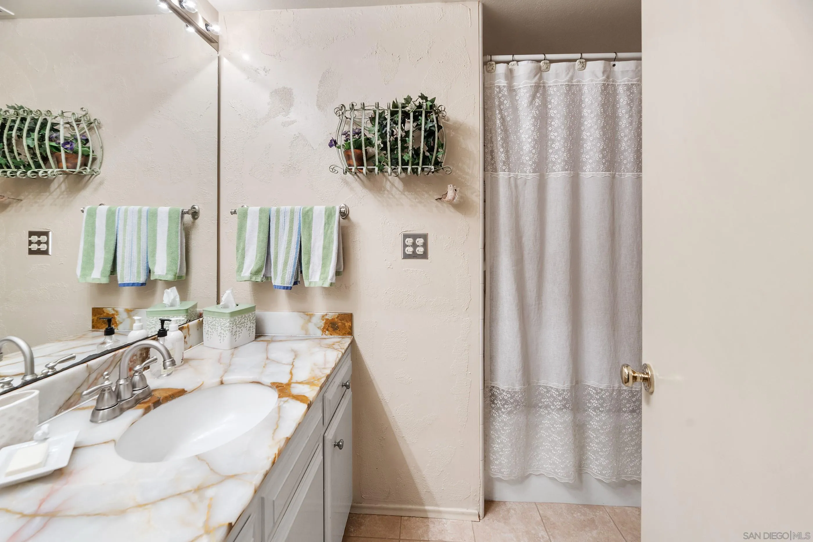 https://cdn.realtyfeed.com/cdn/127/250045881/0c469fd865945684a3b6f42ff54906db.webp