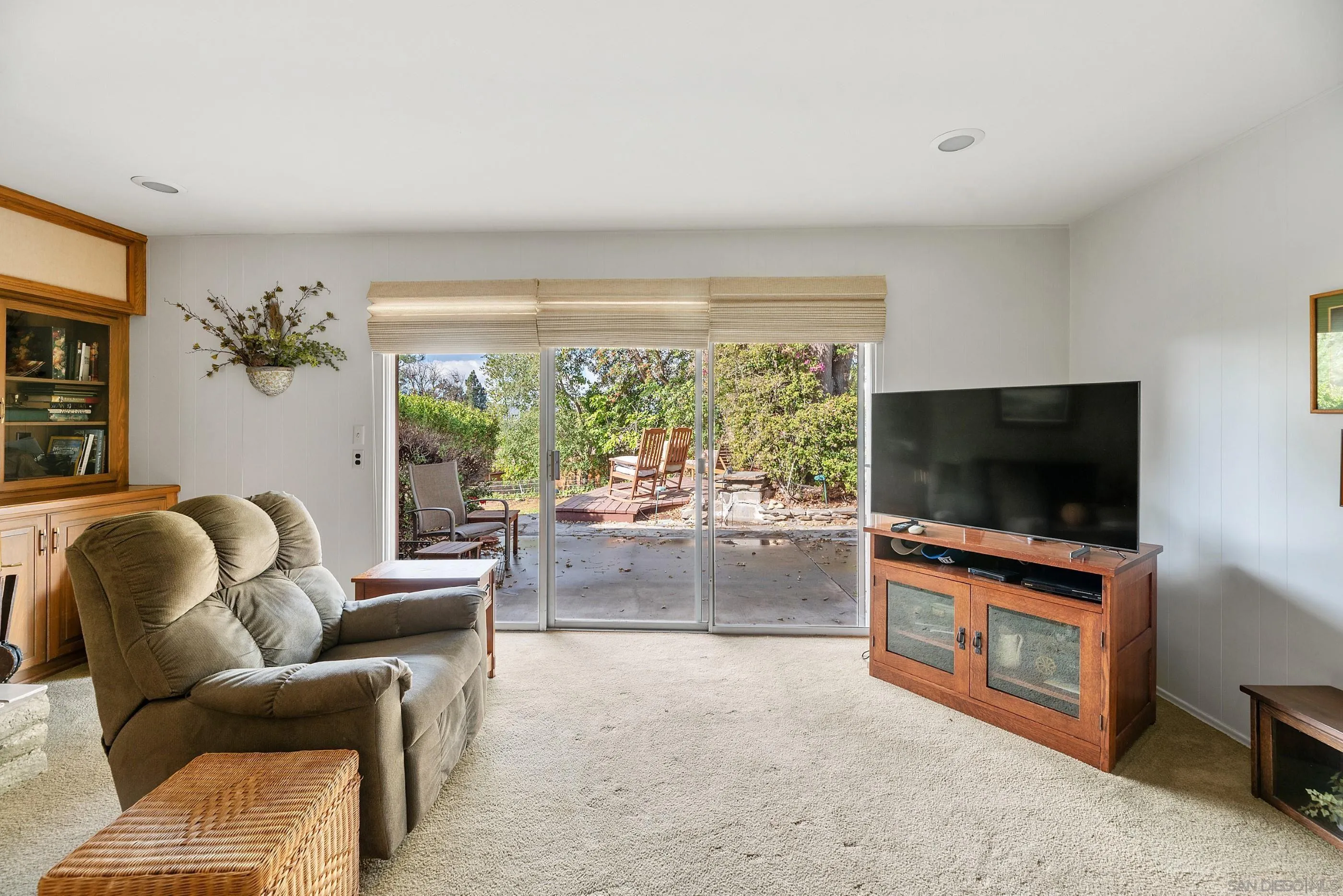 https://cdn.realtyfeed.com/cdn/127/250045881/834eac1ec885935fb9022a1790048cb2.webp