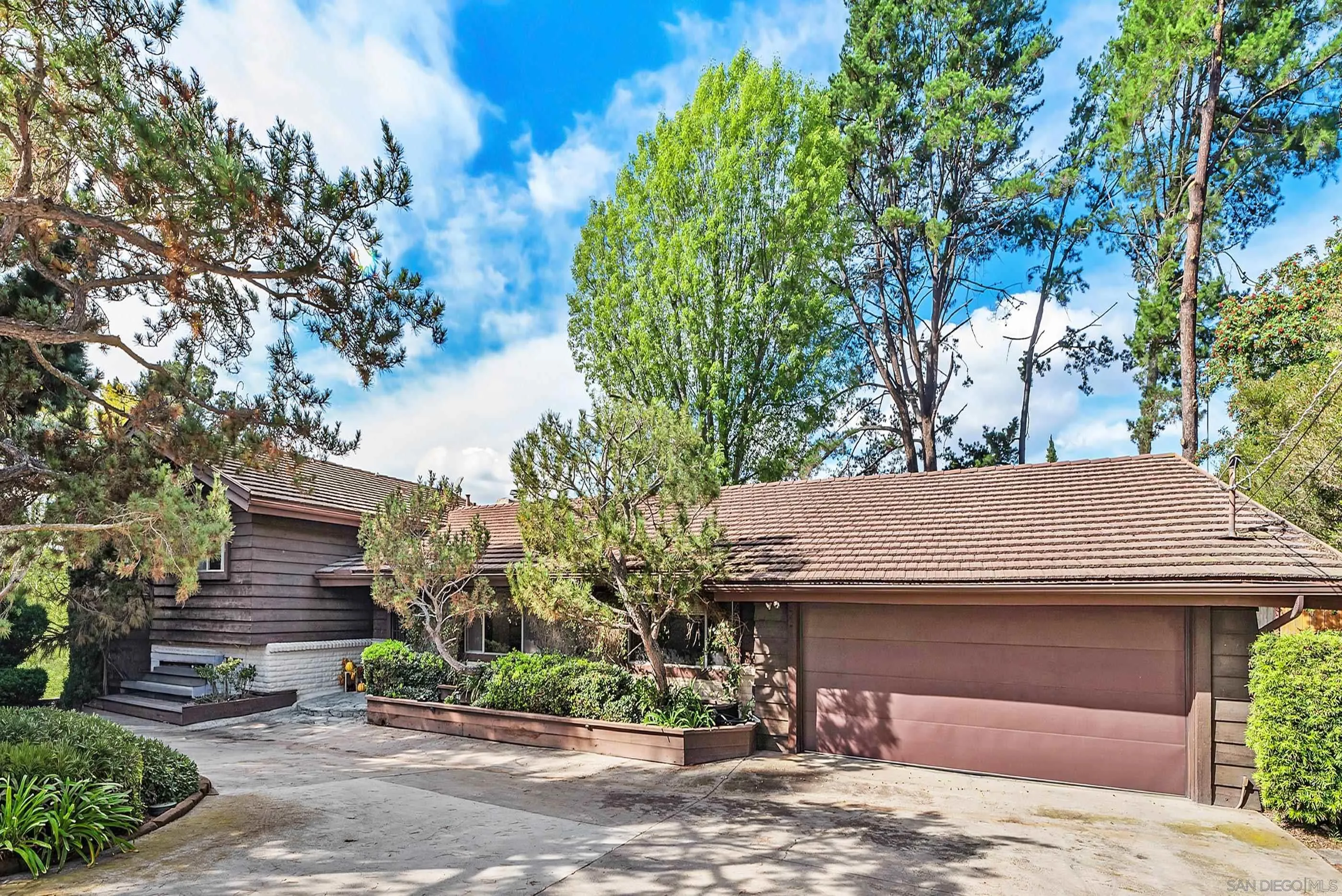 https://cdn.realtyfeed.com/cdn/127/250045881/bace364e6c21af369181c569d3333609.webp