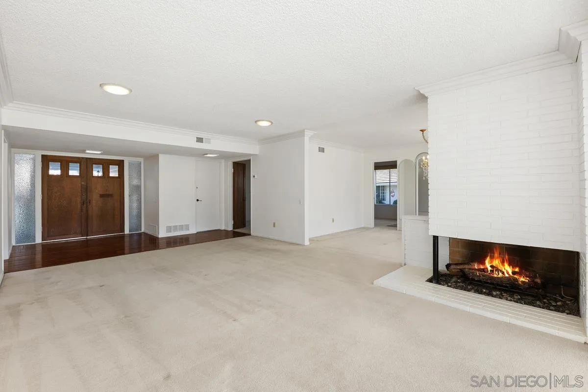 https://cdn.realtyfeed.com/cdn/127/250045892/510297014a94e2aeae4af0446622c160.webp