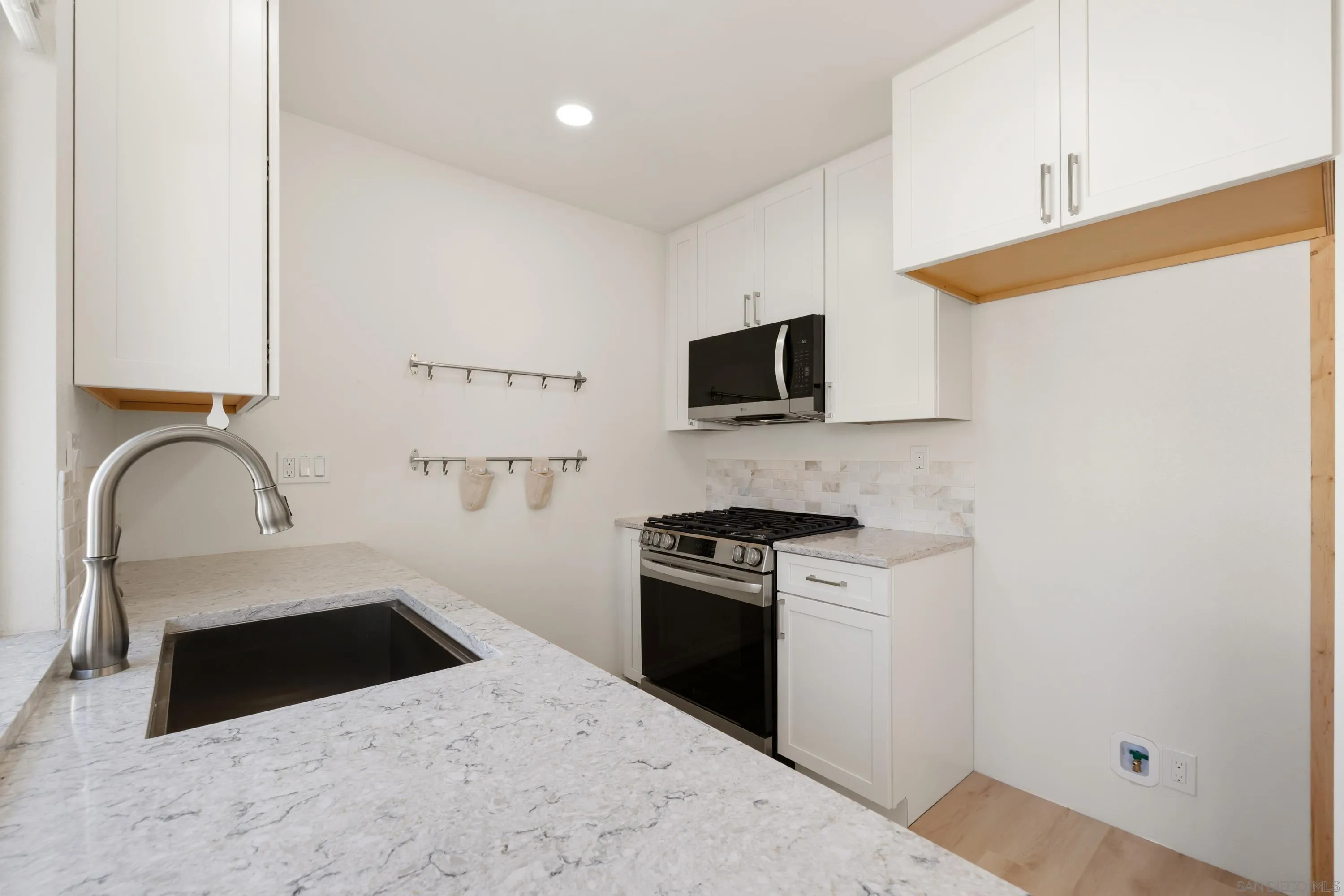 Photo #10: 250045893 Listing: Photo #10