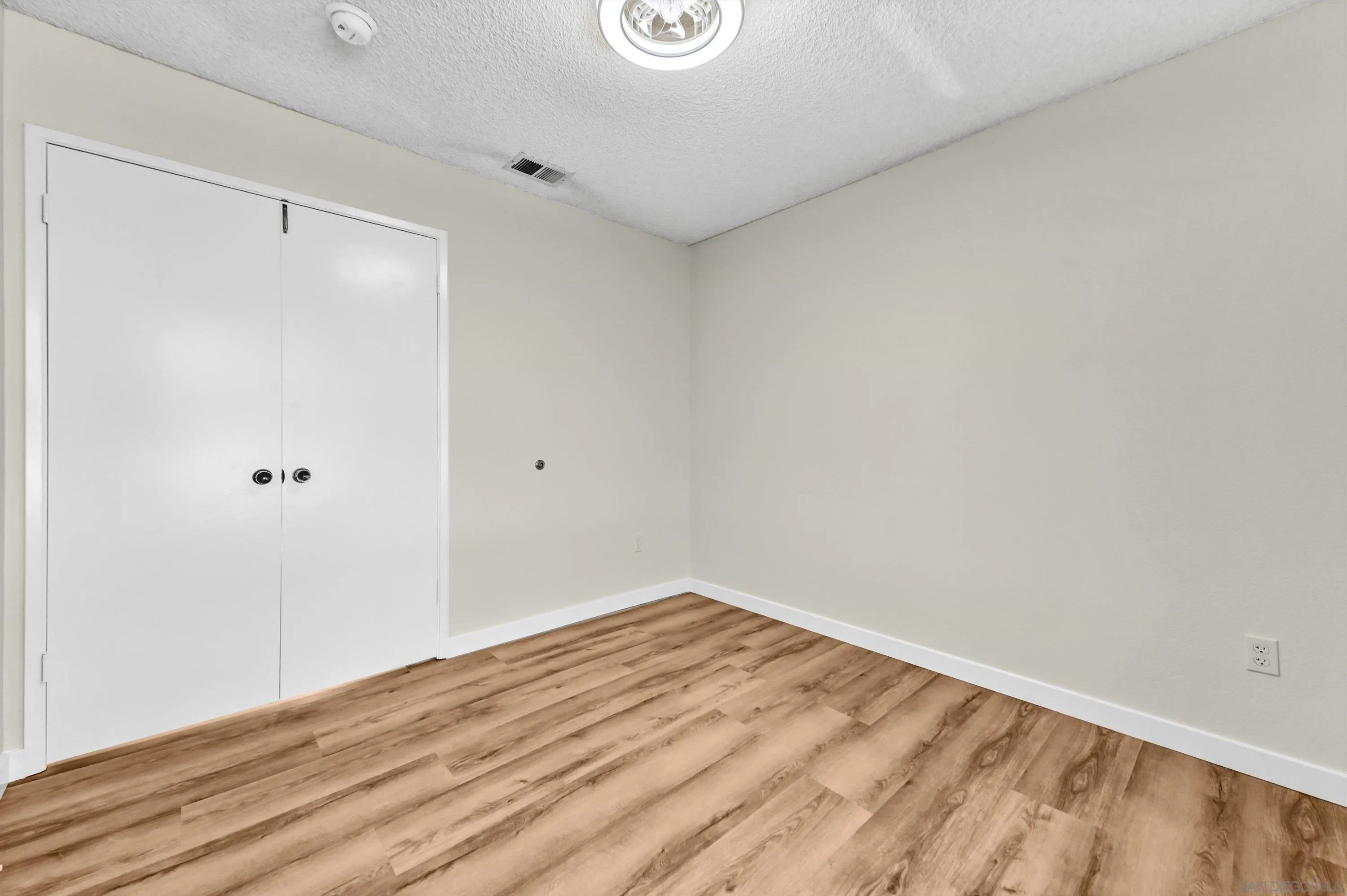 https://cdn.realtyfeed.com/cdn/127/250045895/42d800942588f816fe20af07c3549e31.webp