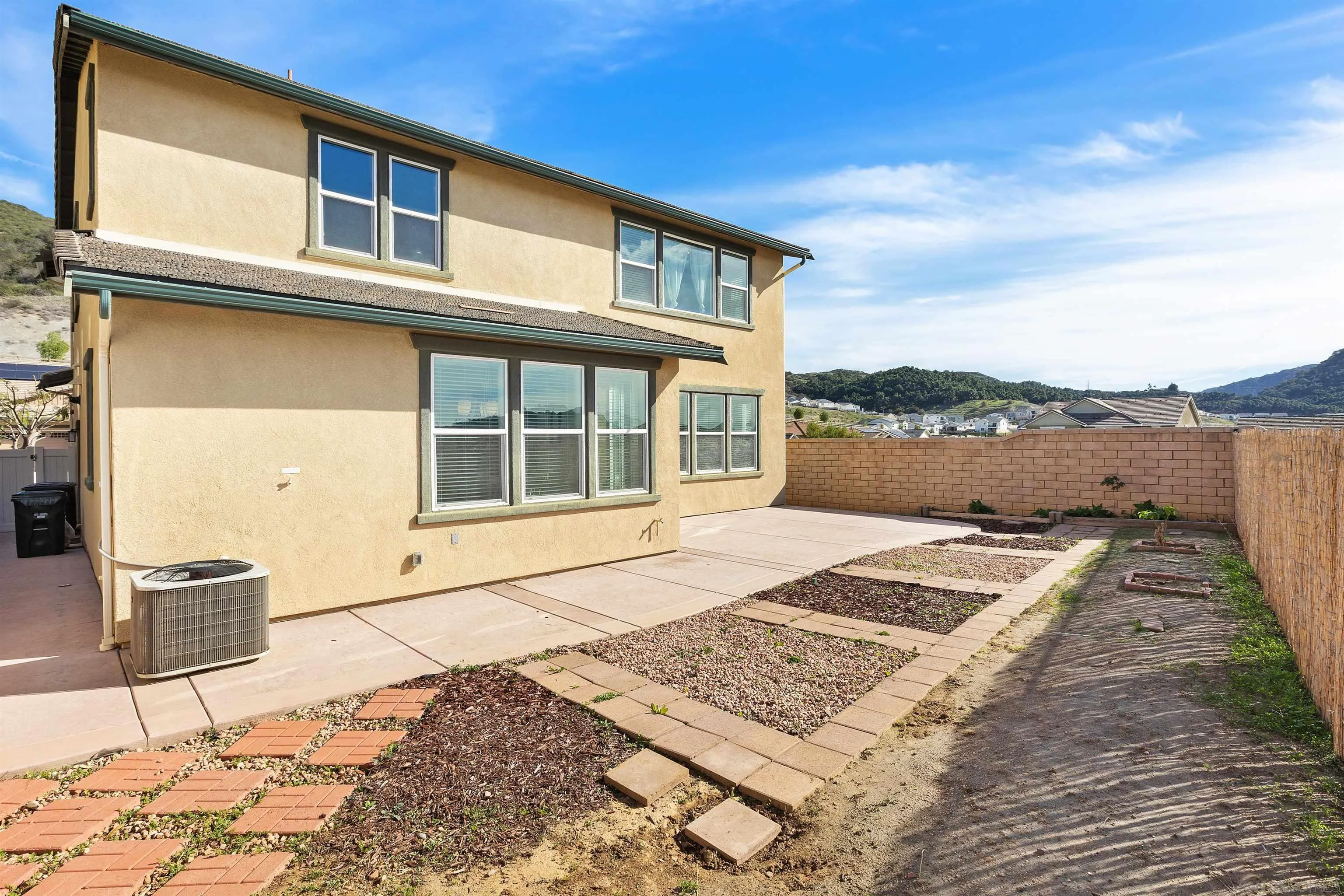 https://cdn.realtyfeed.com/cdn/127/250045910/231c720c216f639f5aa448f8358a9098.webp