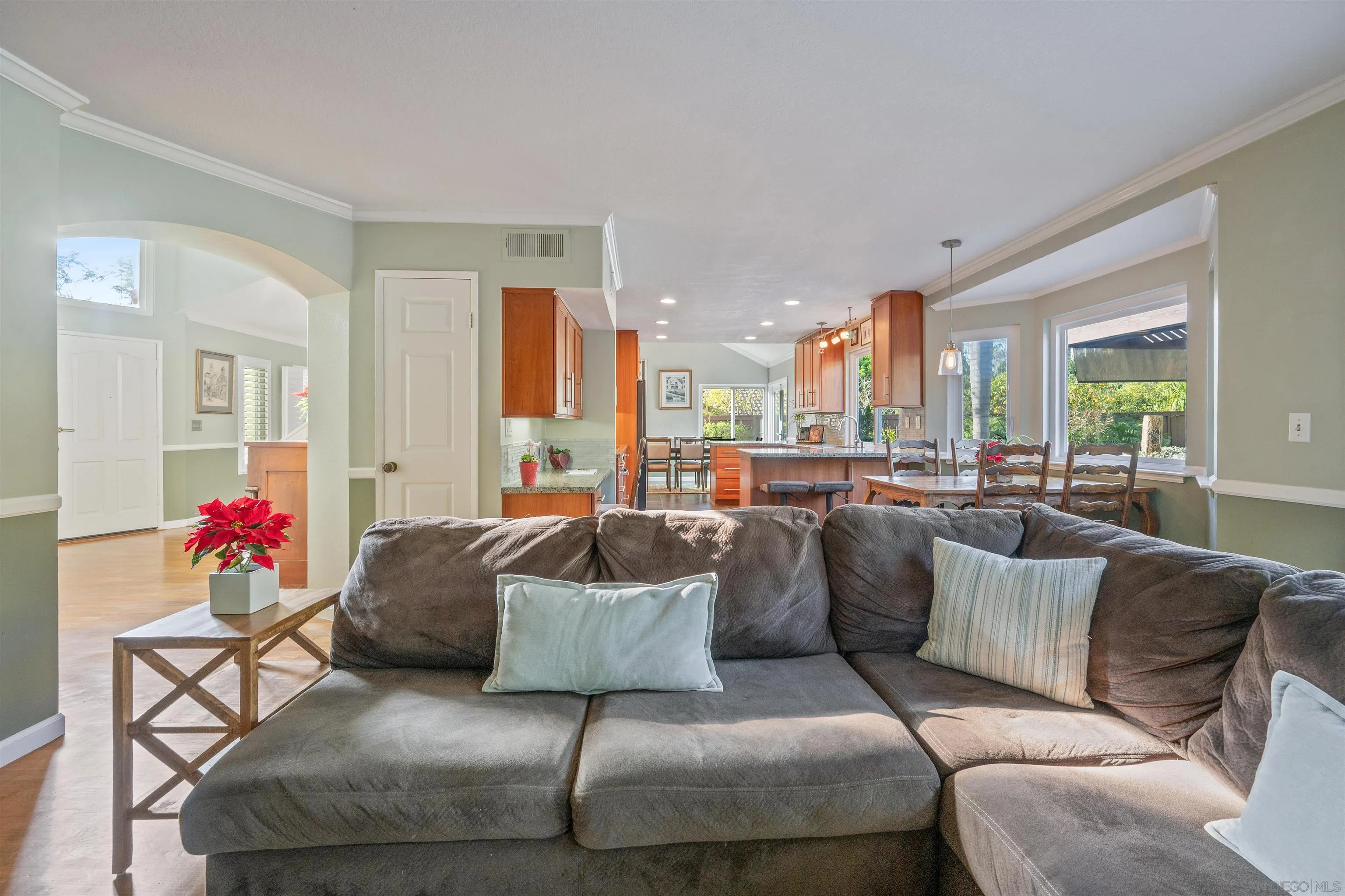 https://cdn.realtyfeed.com/cdn/127/250045920/6f26da9e6b4ceb37137278d14f5a719f.webp