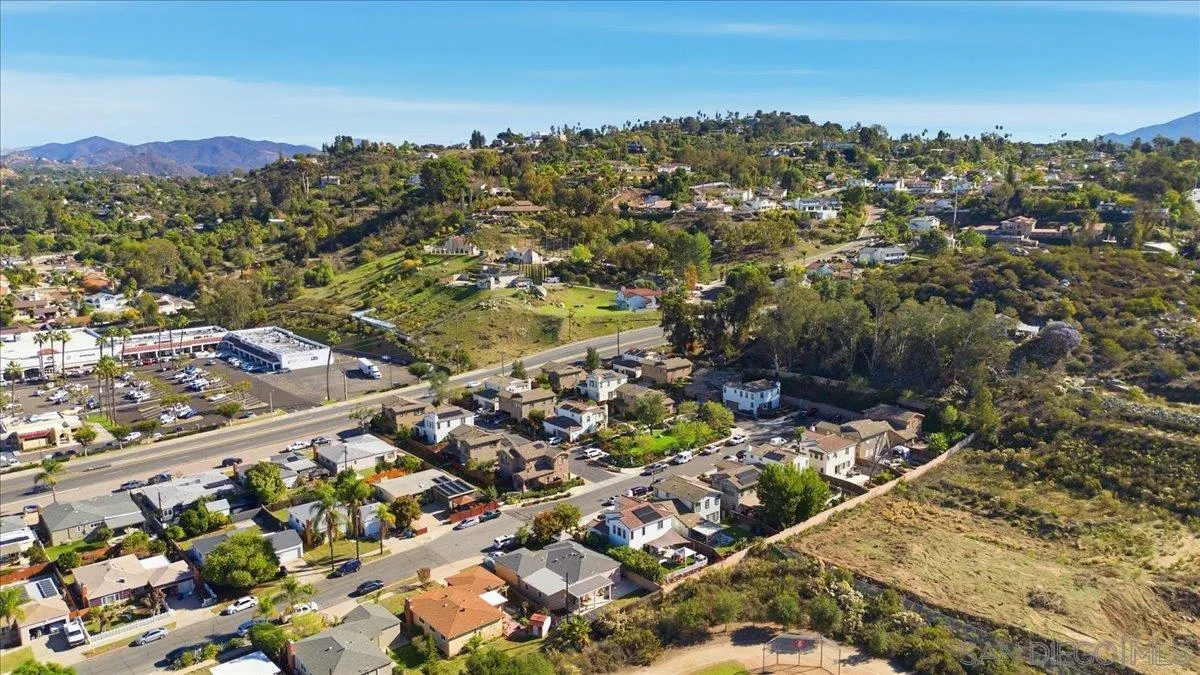 https://cdn.realtyfeed.com/cdn/127/250045923/656f9f66b90b36083d096922e481dea1.webp