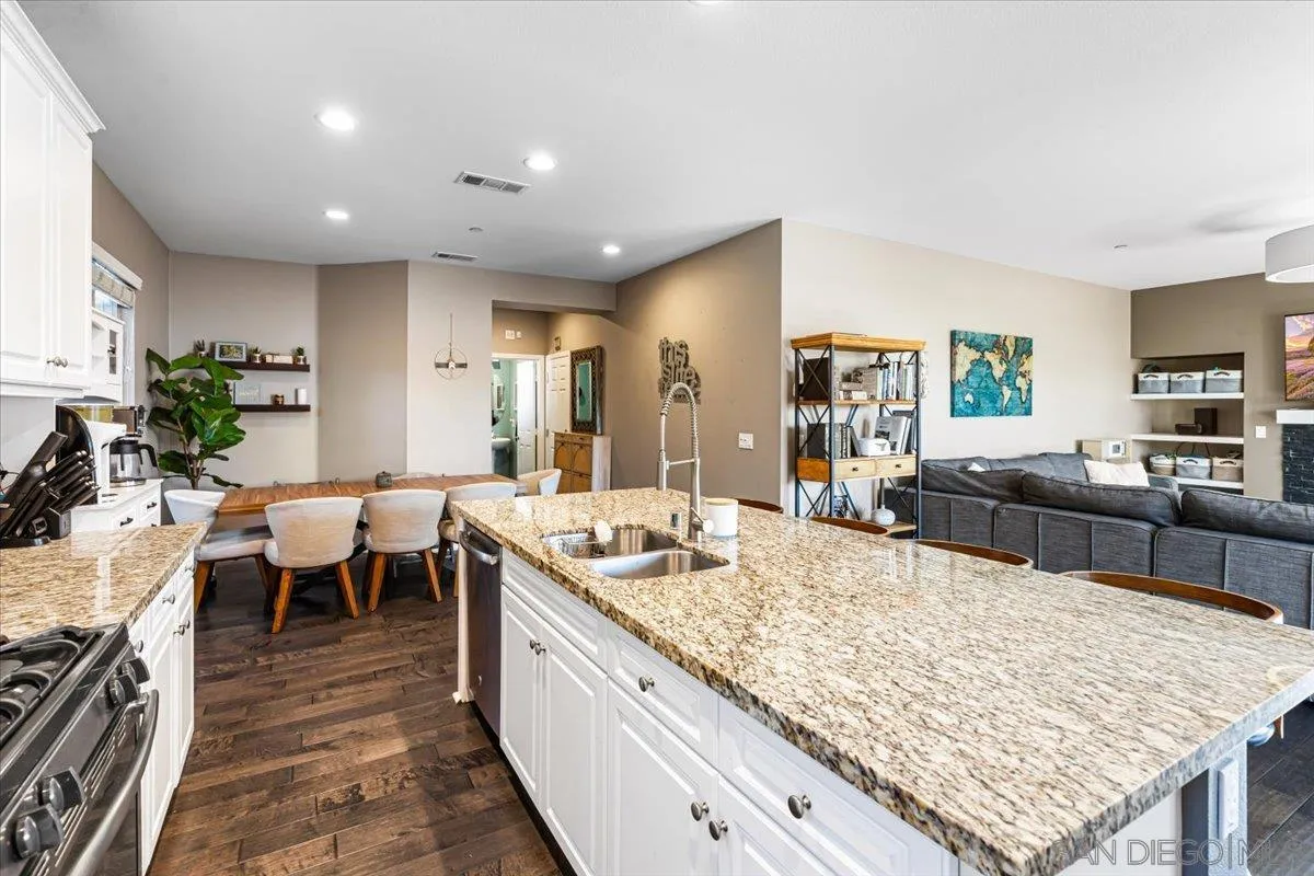 https://cdn.realtyfeed.com/cdn/127/250045923/8b6c23fa50fc155cf75289ba7896344c.webp