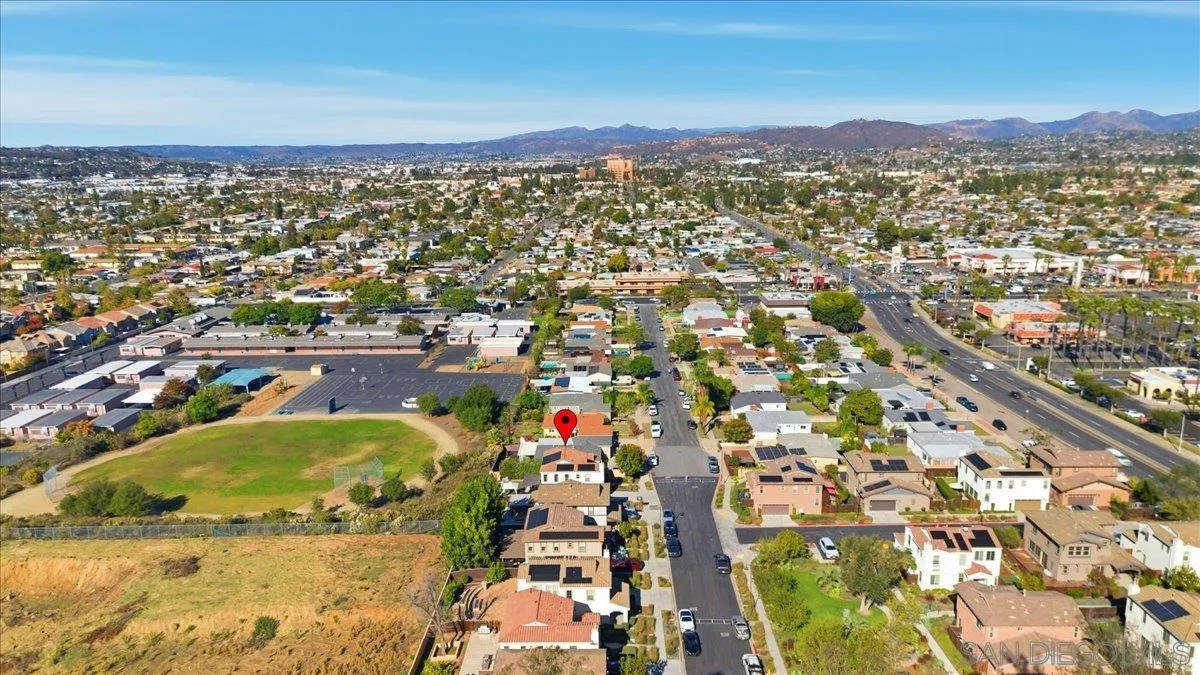 https://cdn.realtyfeed.com/cdn/127/250045923/a34163002c8d13c86dbcef0cd307d012.webp