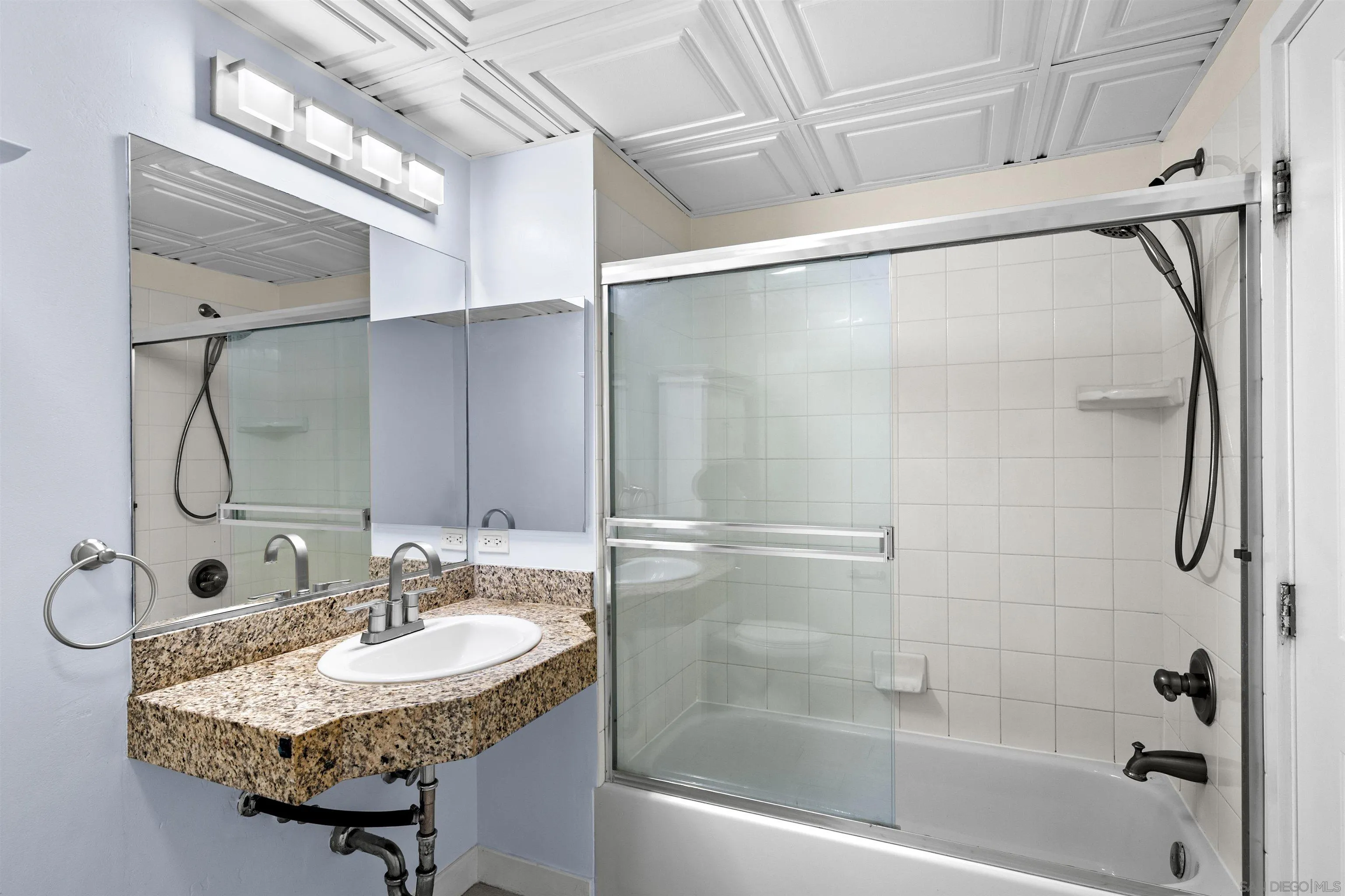 Photo #11: 250045939 Listing: Photo #11