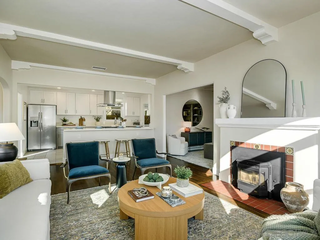 https://cdn.realtyfeed.com/cdn/127/250045949/79d21ac0153b1a420c9284b004c45036.webp