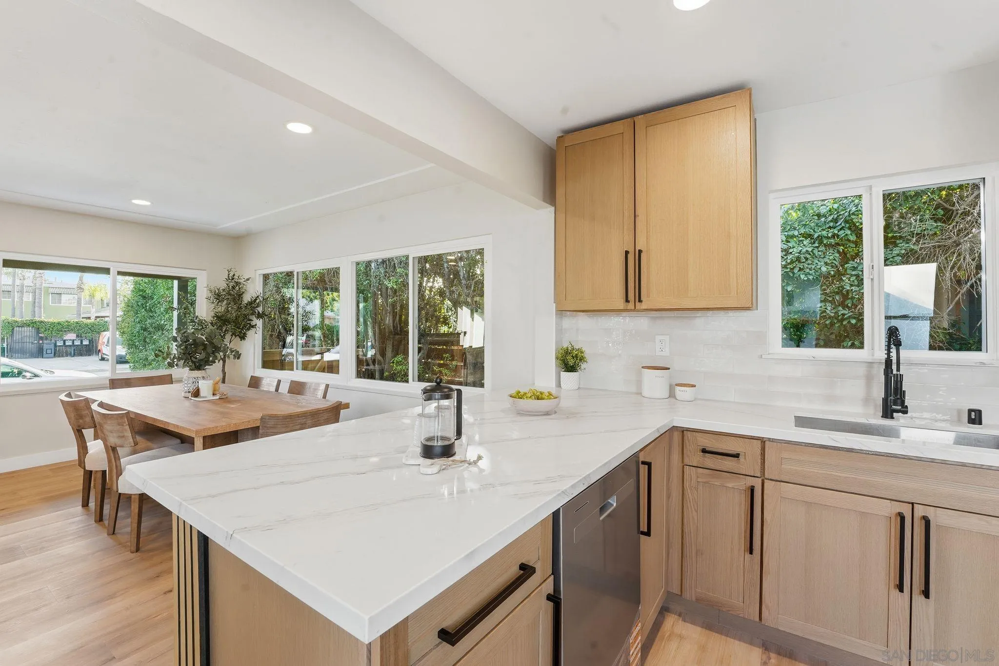 https://cdn.realtyfeed.com/cdn/127/250045950/e8709066952899a8e256855a626bb0fb.webp