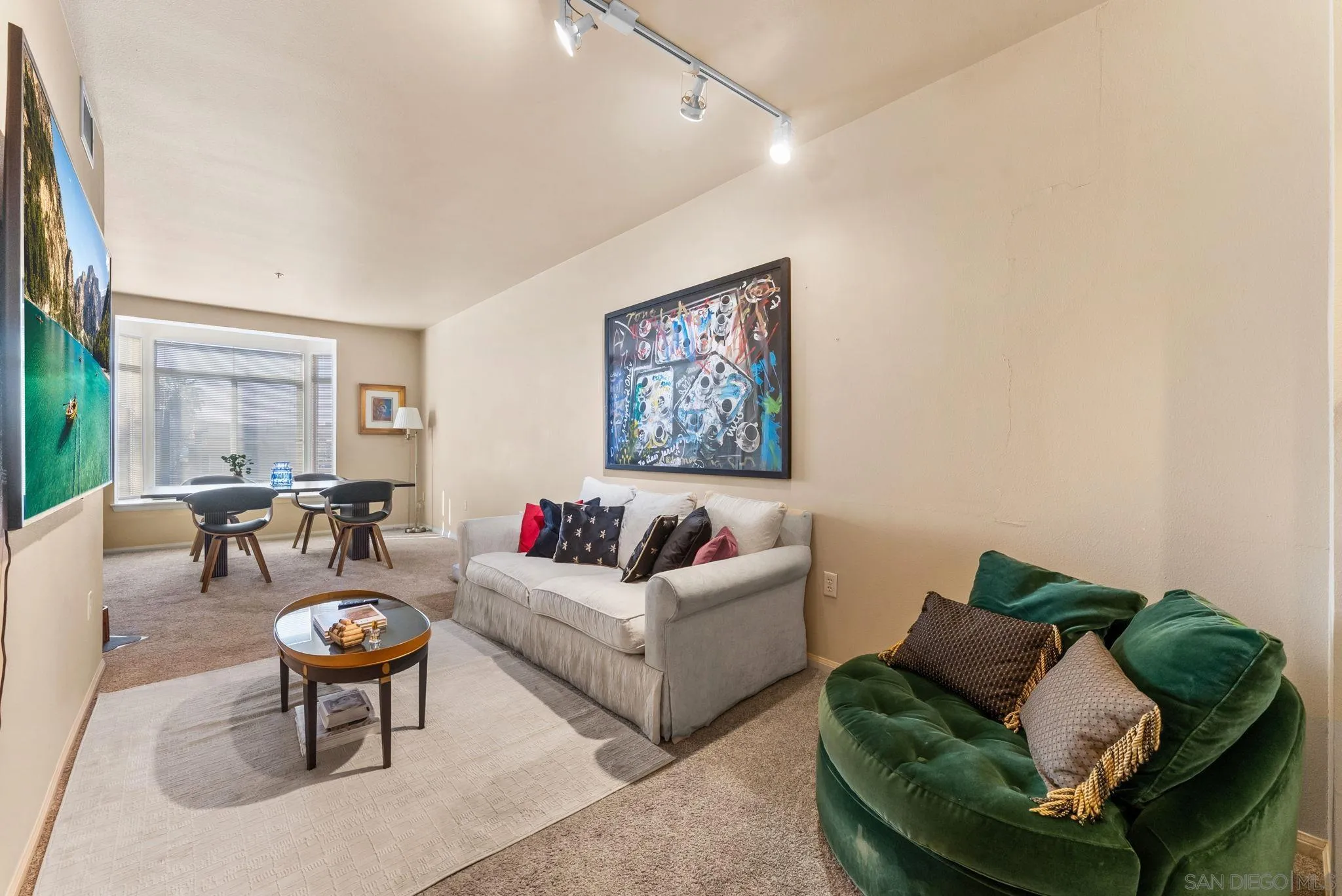 https://cdn.realtyfeed.com/cdn/127/250045958/924dbb9cf7043d27adff68d82e98f206.webp