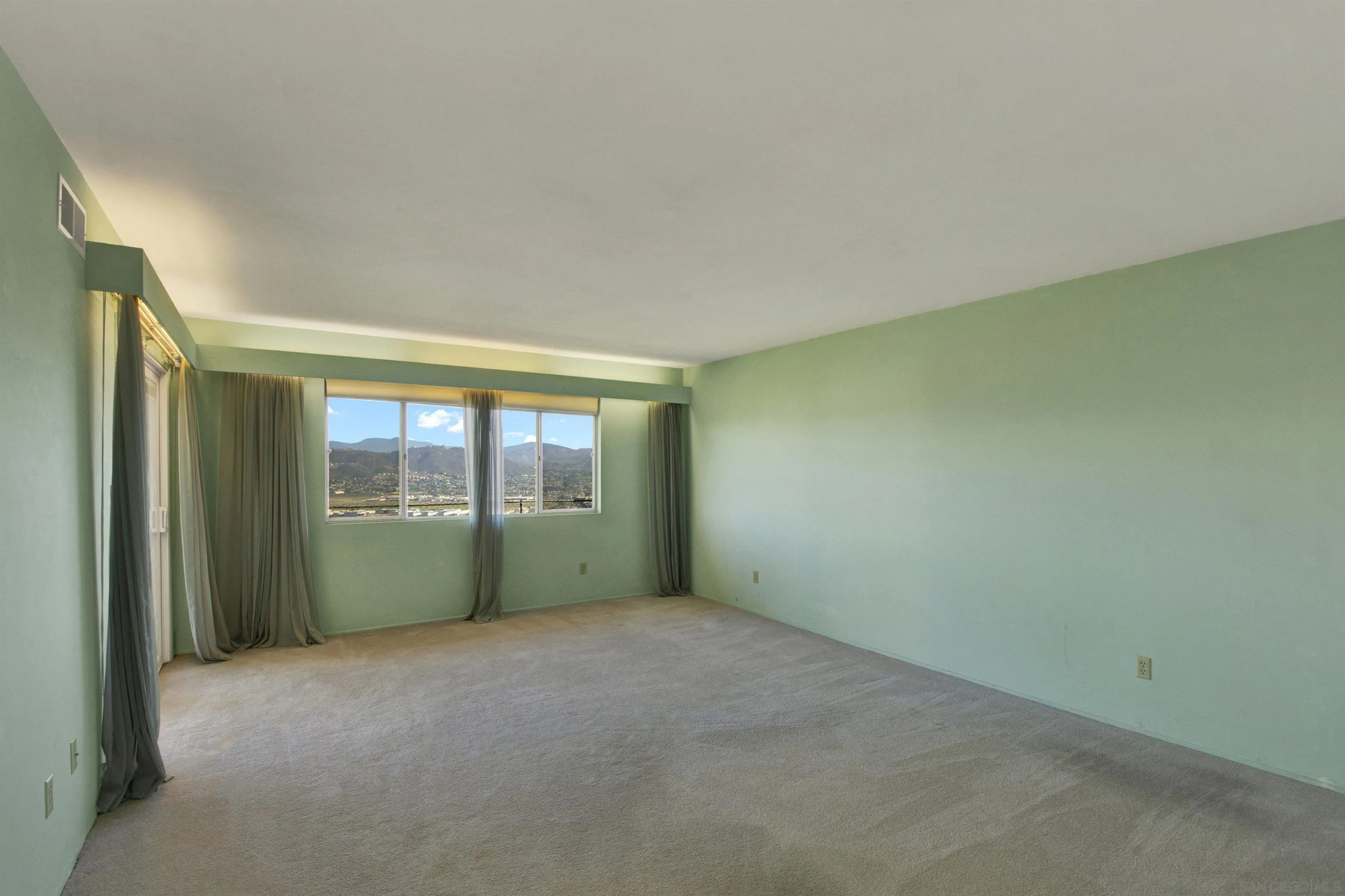 https://cdn.realtyfeed.com/cdn/127/250045973/123bf6c64843a3109c6494056f729a41.webp