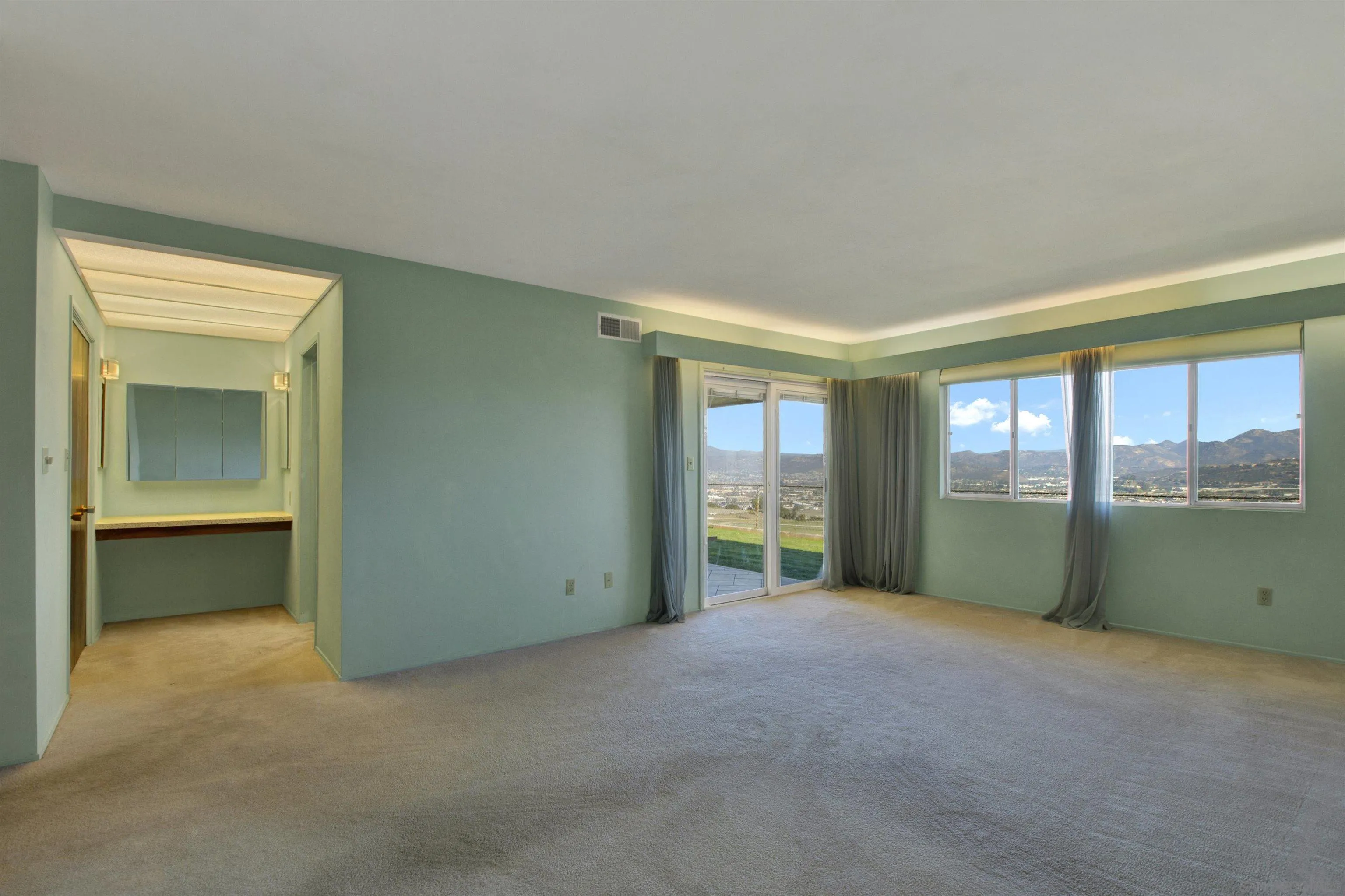 https://cdn.realtyfeed.com/cdn/127/250045973/53fb71734569f7b4a523ba2796d81960.webp