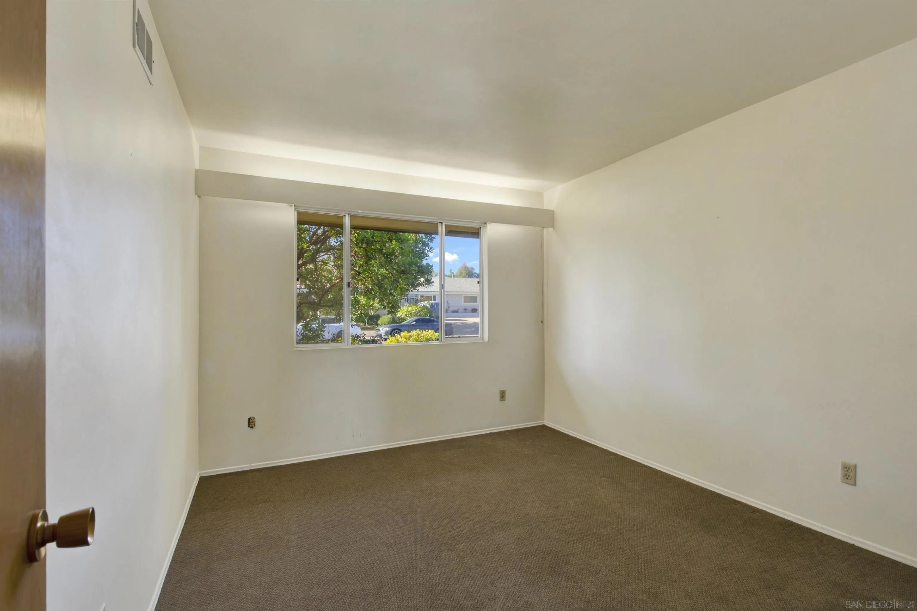 https://cdn.realtyfeed.com/cdn/127/250045973/87d752249e78a52f7009694c9a542fe0.webp