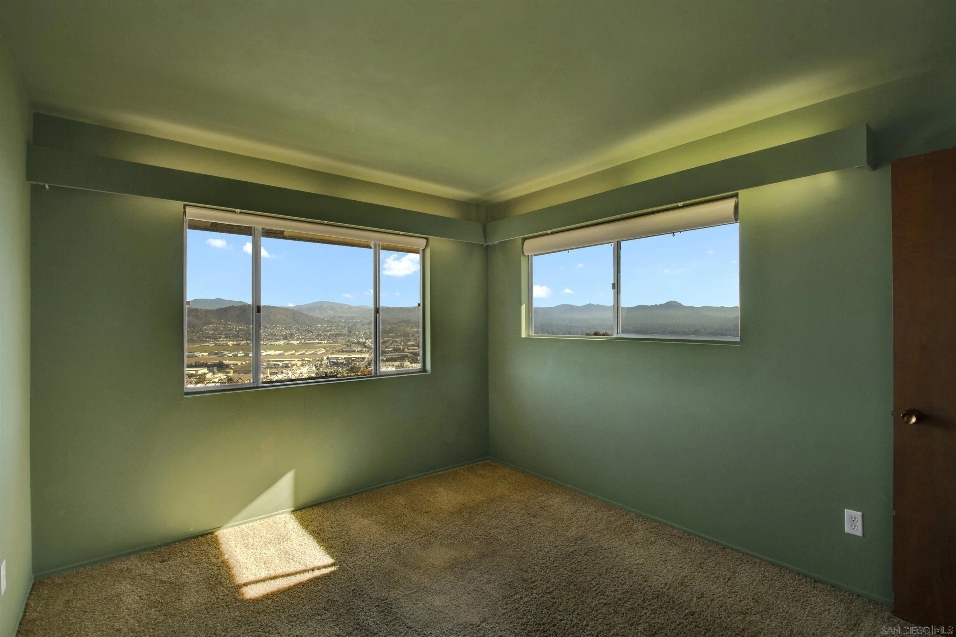 https://cdn.realtyfeed.com/cdn/127/250045973/d15bfcf310267226b4838e863ac9f415.webp