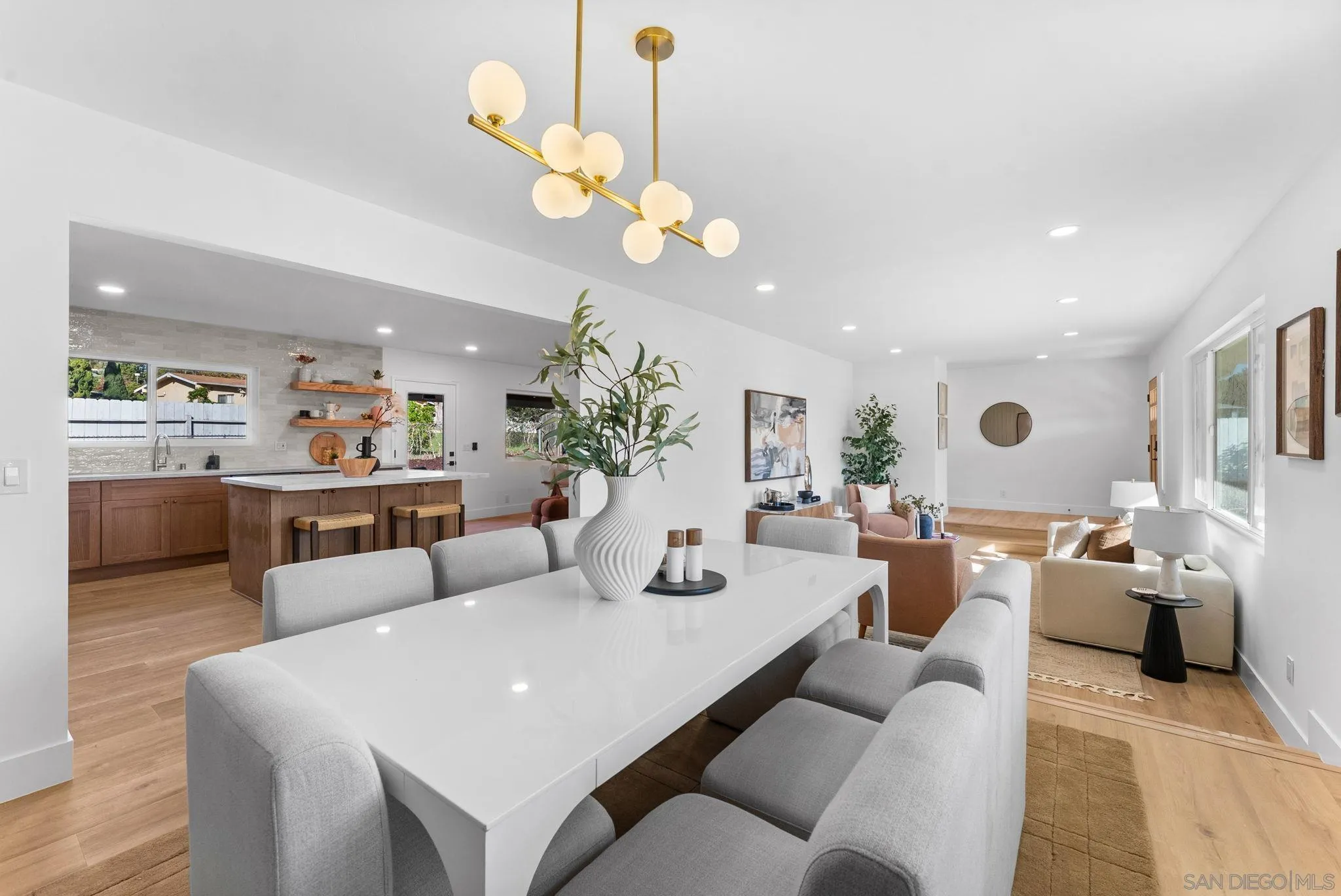 https://cdn.realtyfeed.com/cdn/127/250045975/22e7a337b242355d408887a0156a5c05.webp