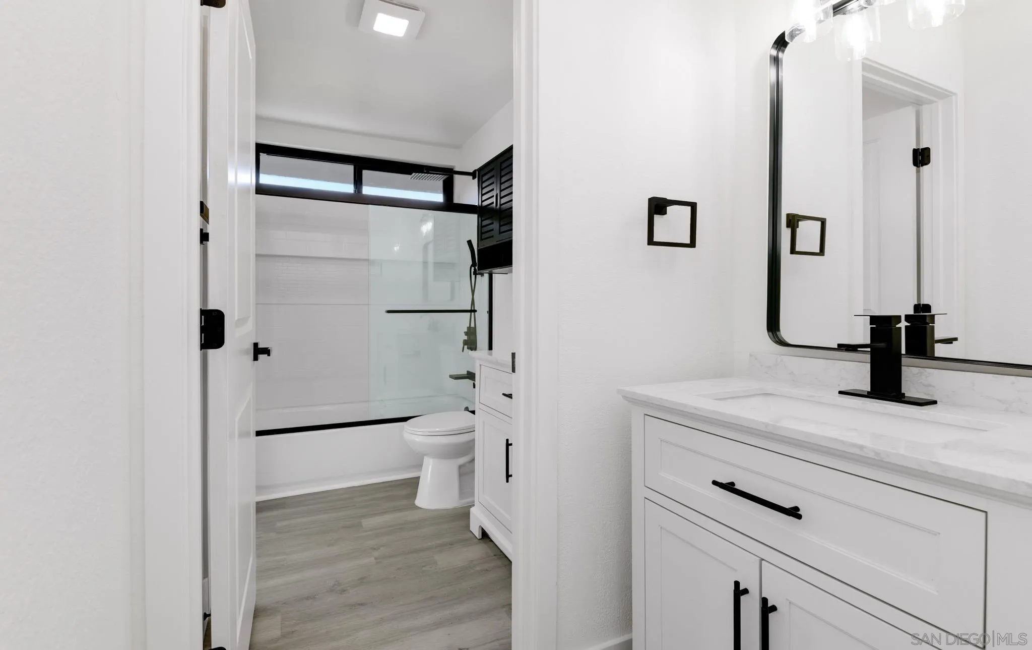 https://cdn.realtyfeed.com/cdn/127/250045983/869fa2491e0dc92374e0704e26c80819.webp