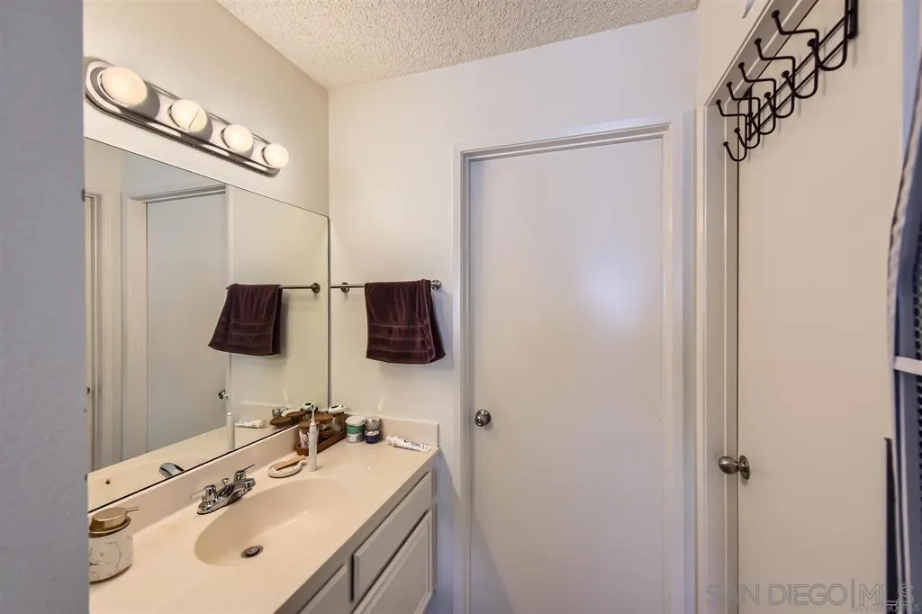 Photo #17: 250046000 Listing: Photo #17