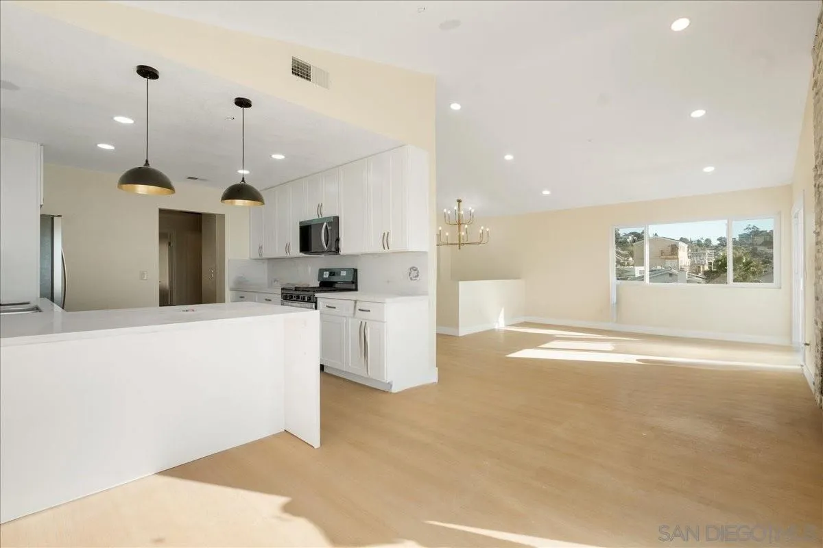 https://cdn.realtyfeed.com/cdn/127/250046002/e14a4f92629b4b3406521c0623e1e27b.webp
