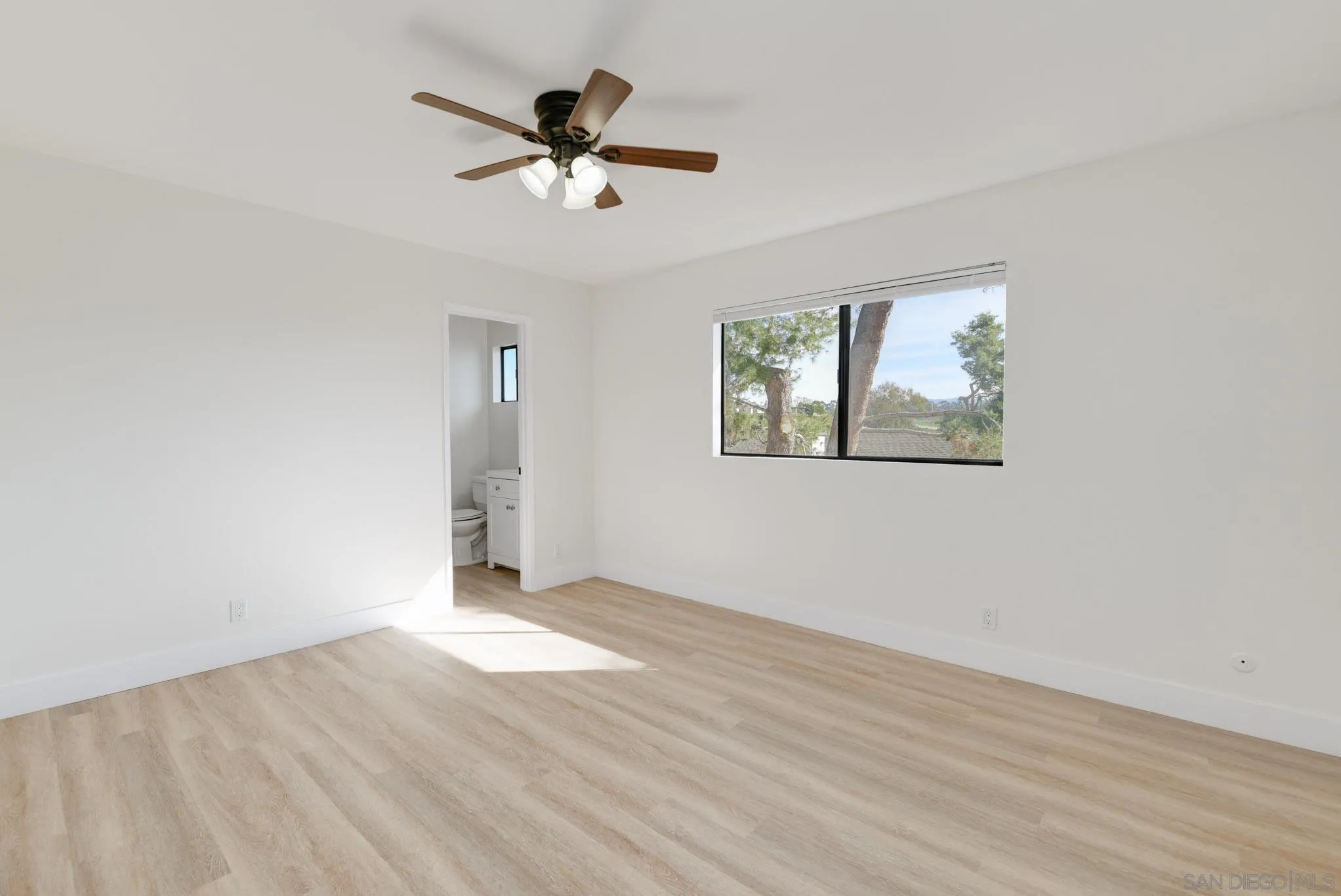 https://cdn.realtyfeed.com/cdn/127/250046011/39c26fe5901ec39cbe0c0ba9c60a7c94.webp