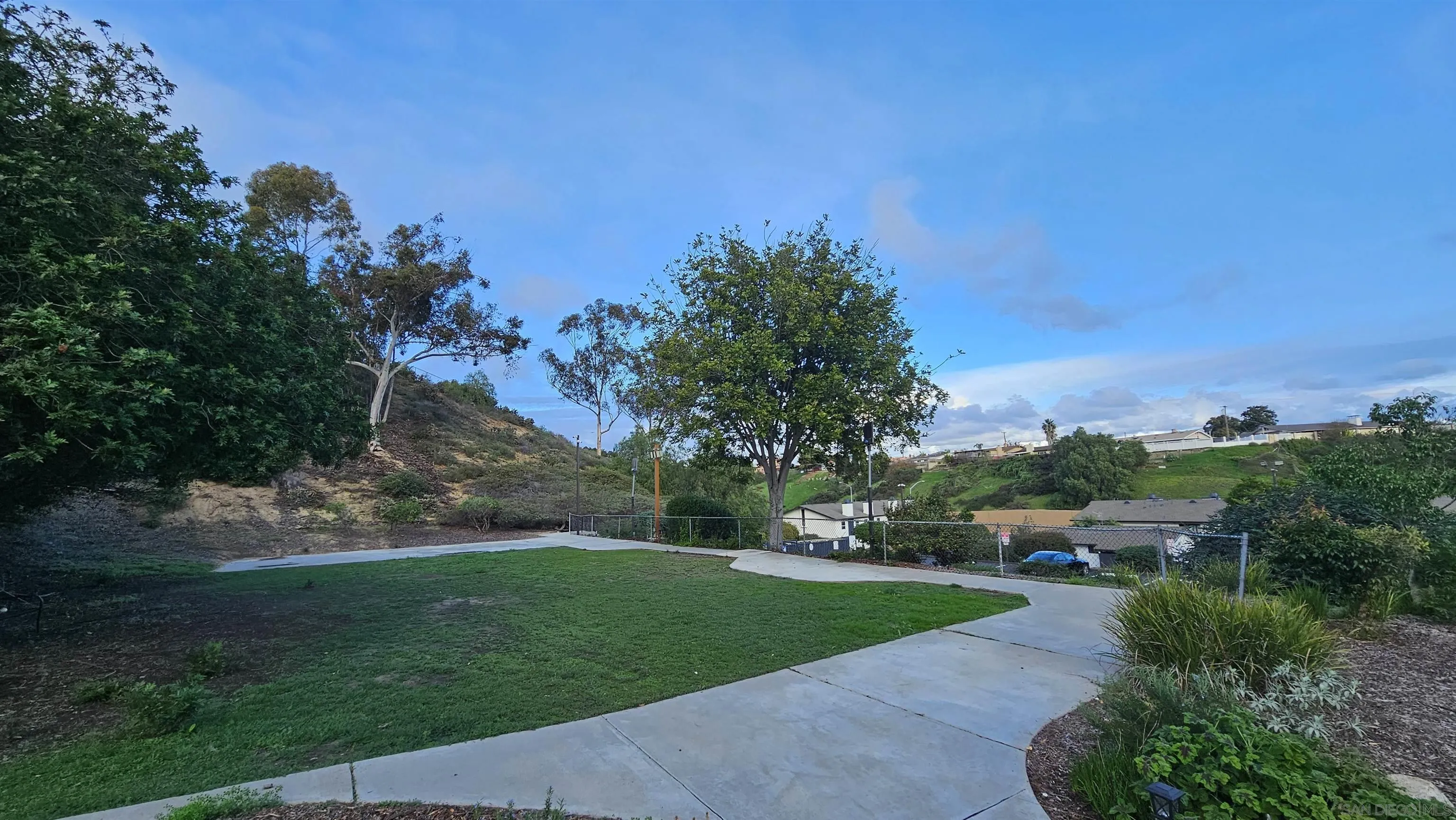 https://cdn.realtyfeed.com/cdn/127/250046011/7f0d8e8bbea0d01bb0ace9136ad0ba19.webp
