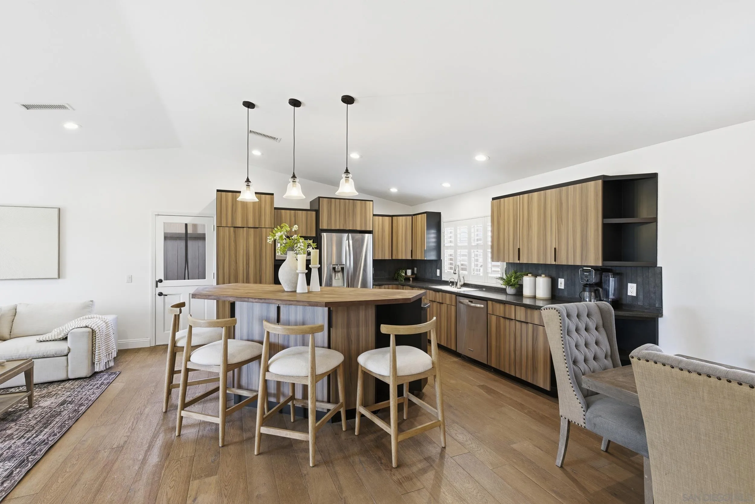 https://cdn.realtyfeed.com/cdn/127/250046016/300ca994c66397814901948815f9464b.webp