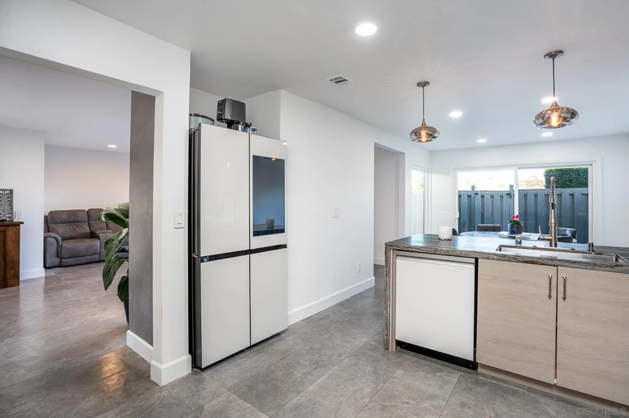 Photo #4: 250046028 Listing: Photo #4