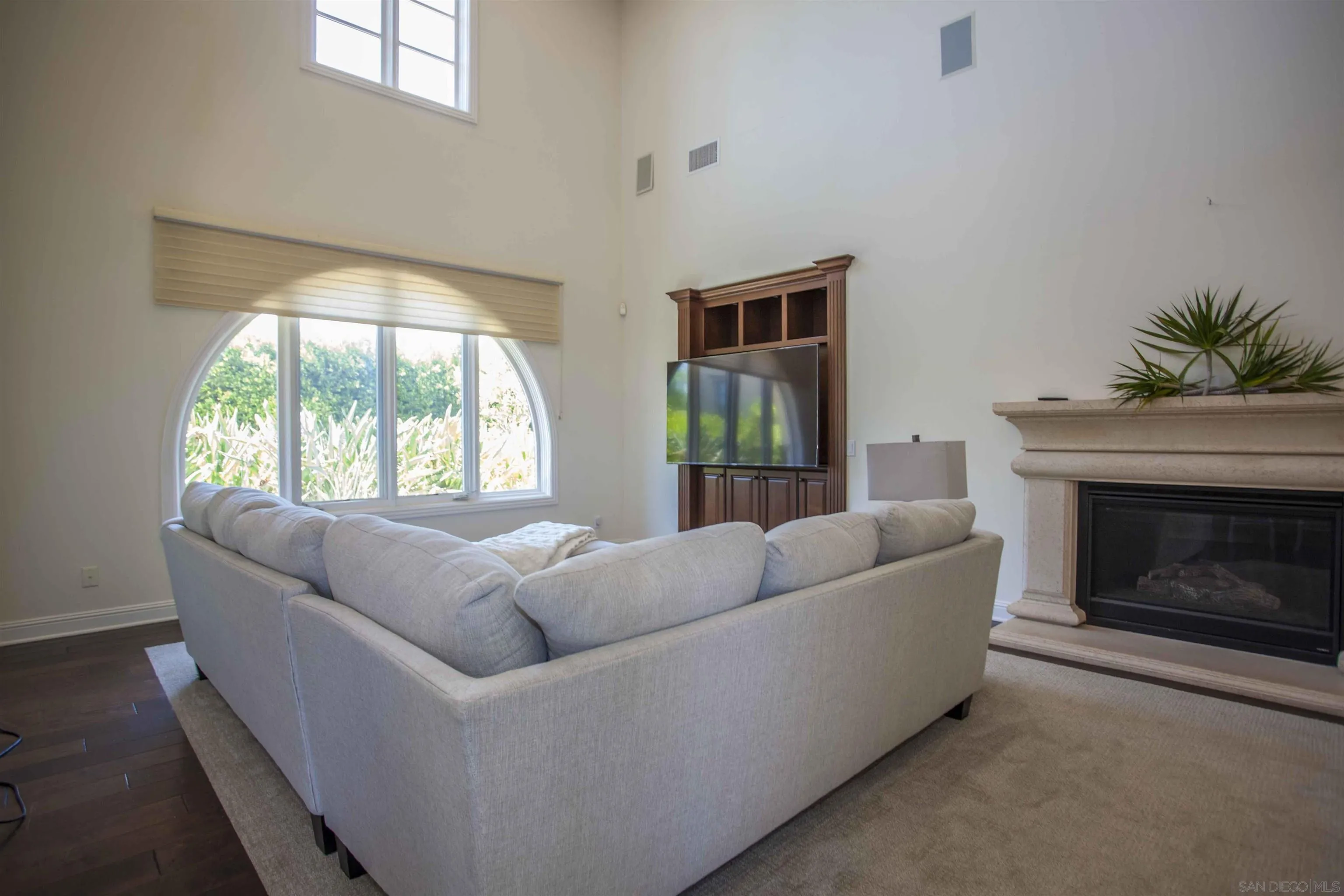 https://cdn.realtyfeed.com/cdn/127/250046031/50340965a040e8b8232975ed0d78f1cf.webp