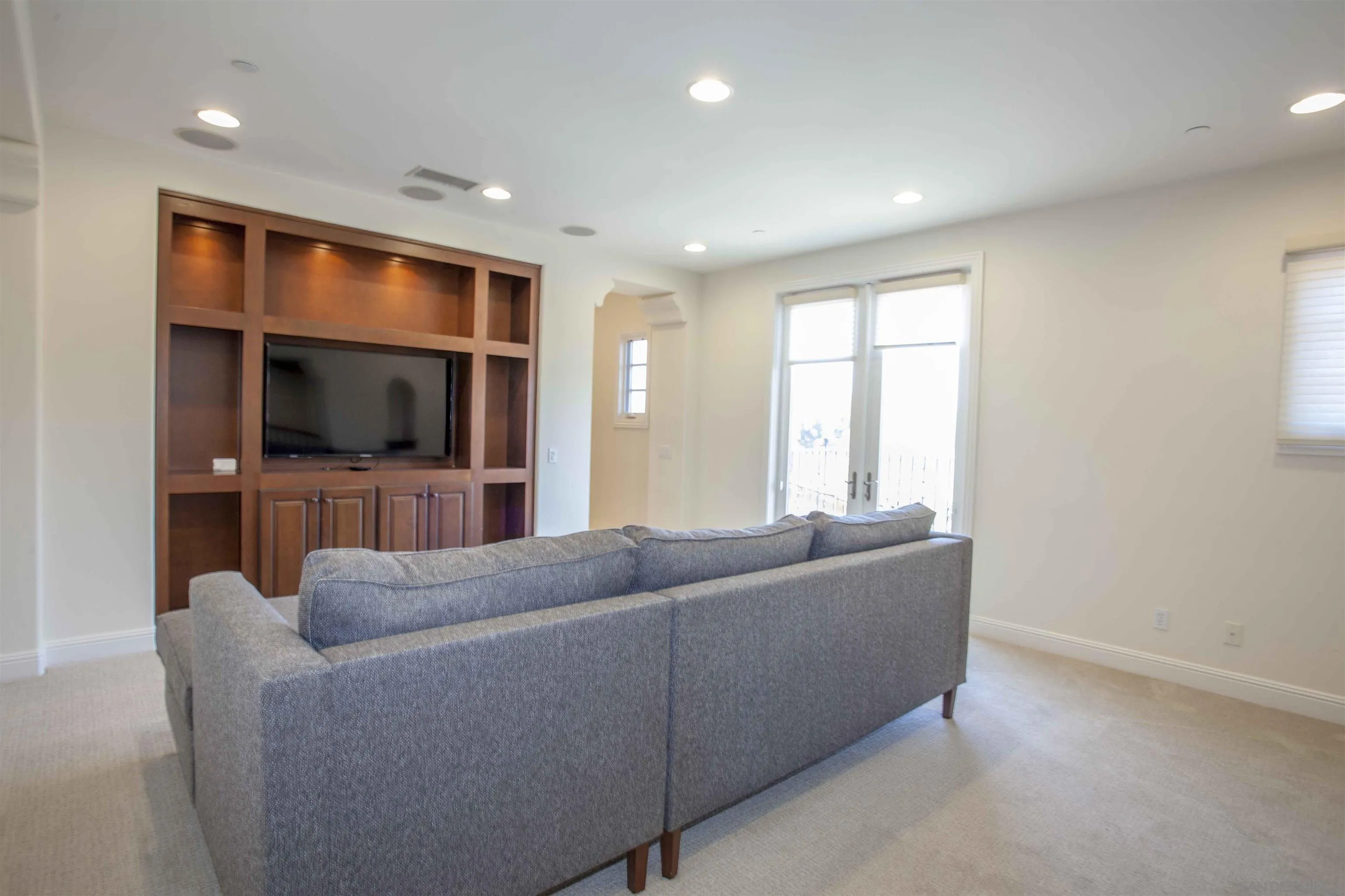 https://cdn.realtyfeed.com/cdn/127/250046031/d4670cad2bdab20fe06e8516a25816a7.webp