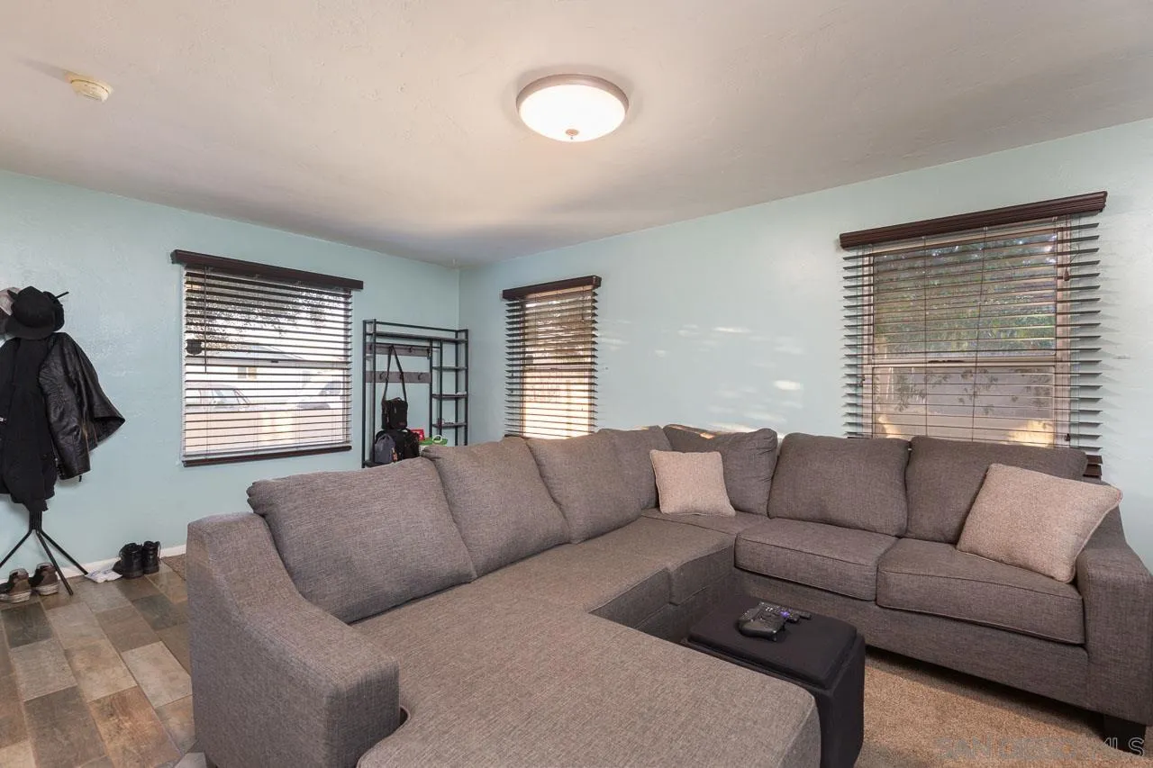https://cdn.realtyfeed.com/cdn/127/250046047/13eab612fe09728020172a2558ade9cb.webp