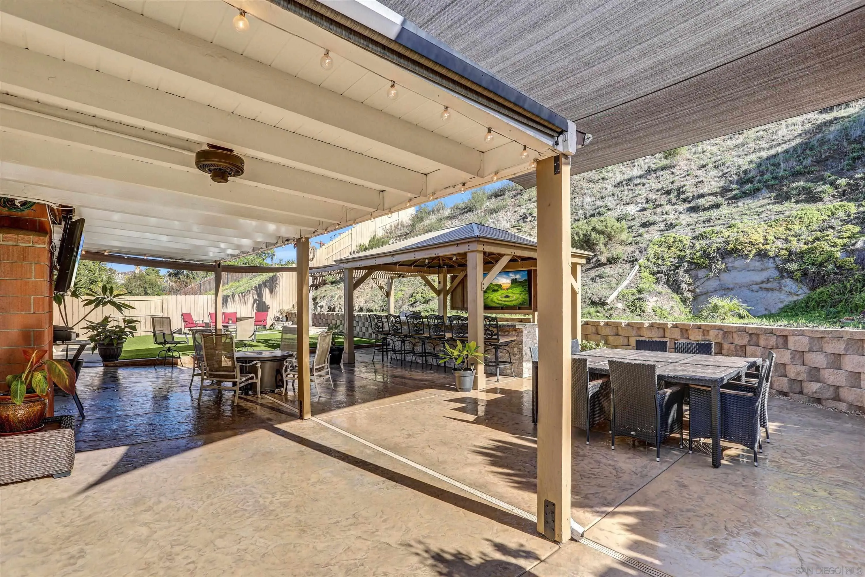 https://cdn.realtyfeed.com/cdn/127/250046068/2b6e34f9cad1b35b811b58950f7bd87c.webp