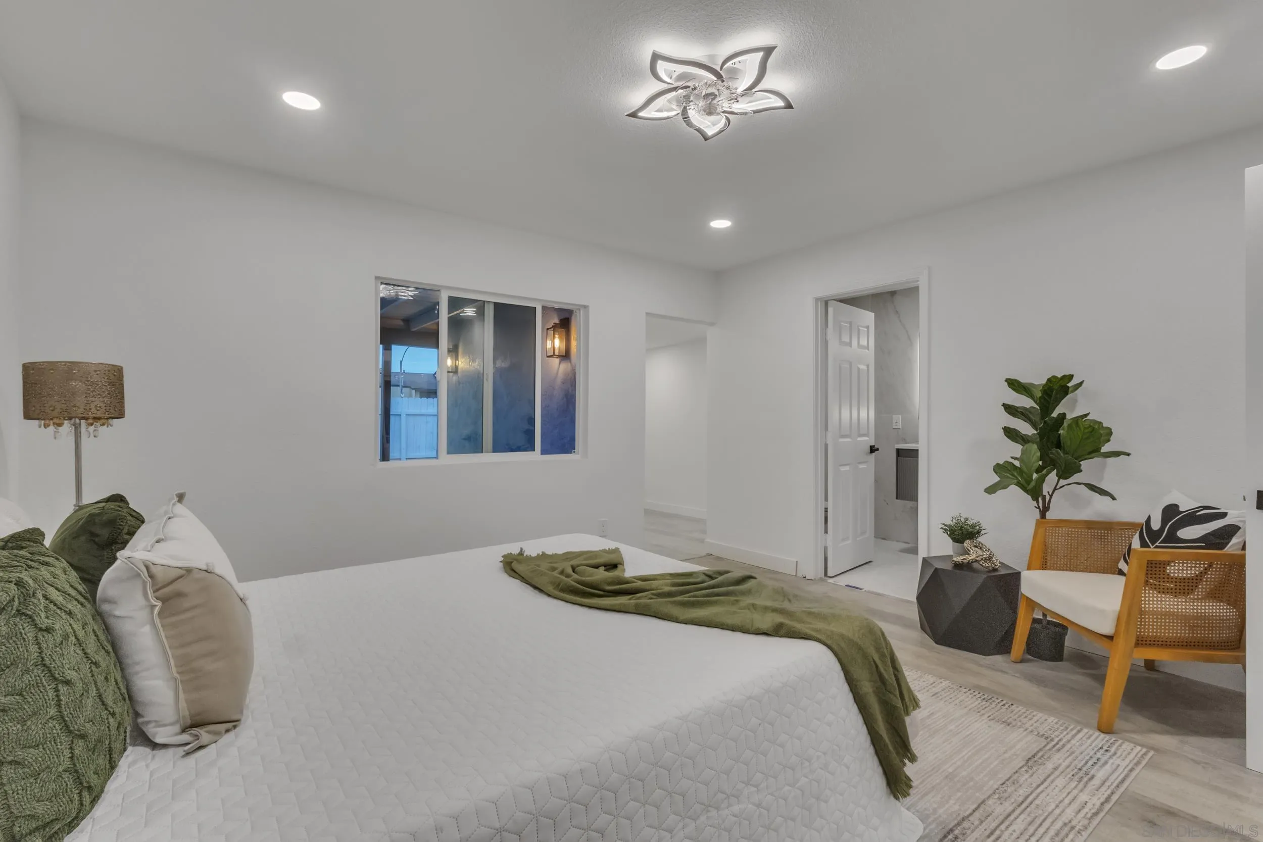 https://cdn.realtyfeed.com/cdn/127/250046074/2343b2289dd85727708e81bae5354b02.webp