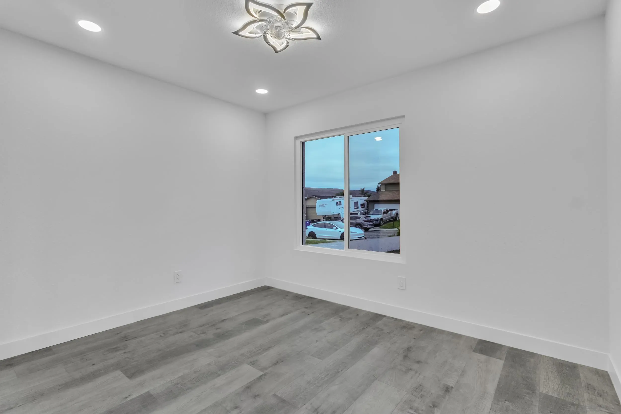 https://cdn.realtyfeed.com/cdn/127/250046074/290fd7d44eeee51567882174fc9a622d.webp