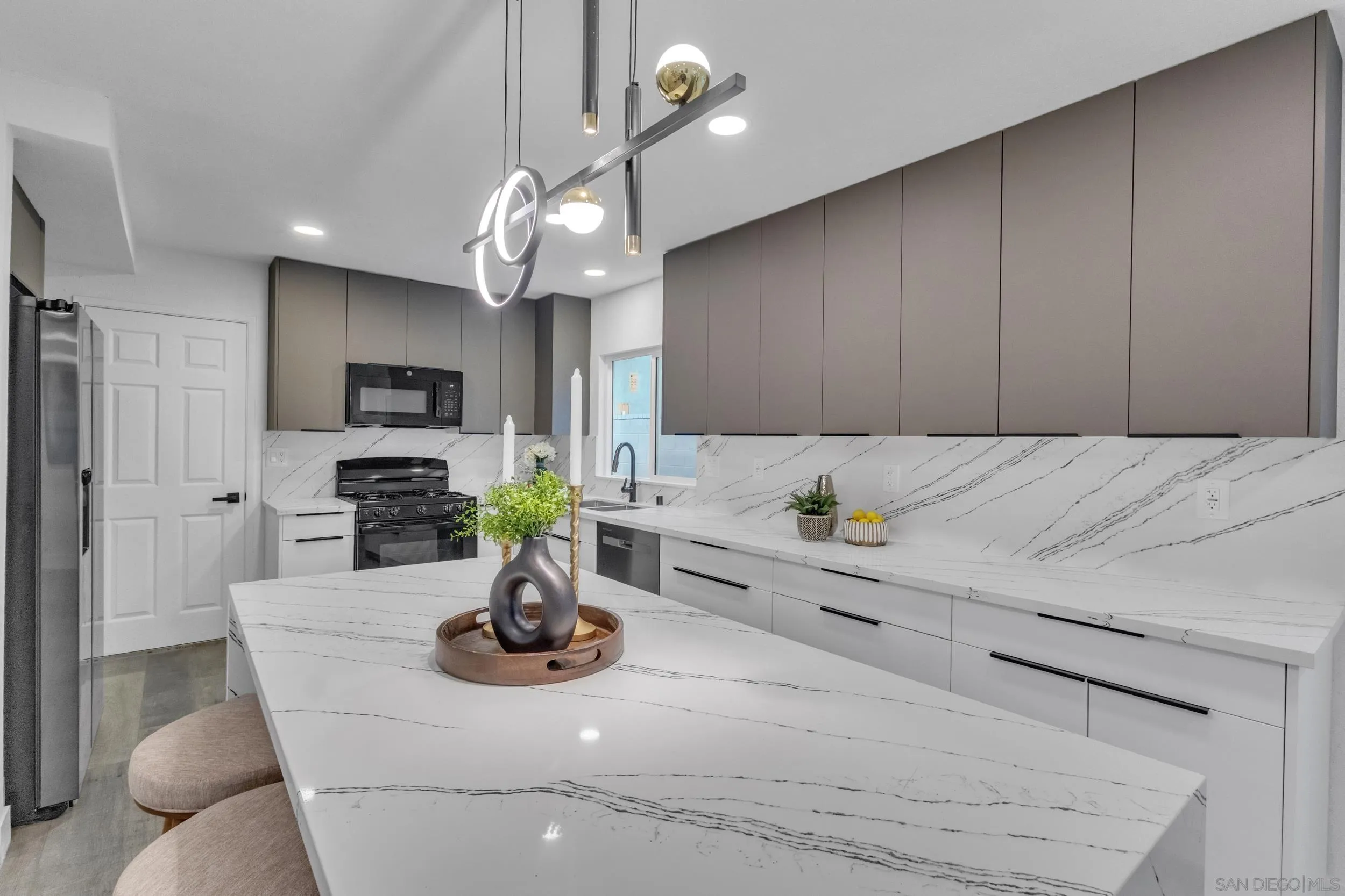 https://cdn.realtyfeed.com/cdn/127/250046074/6366806241940f54de134264d9229ddd.webp