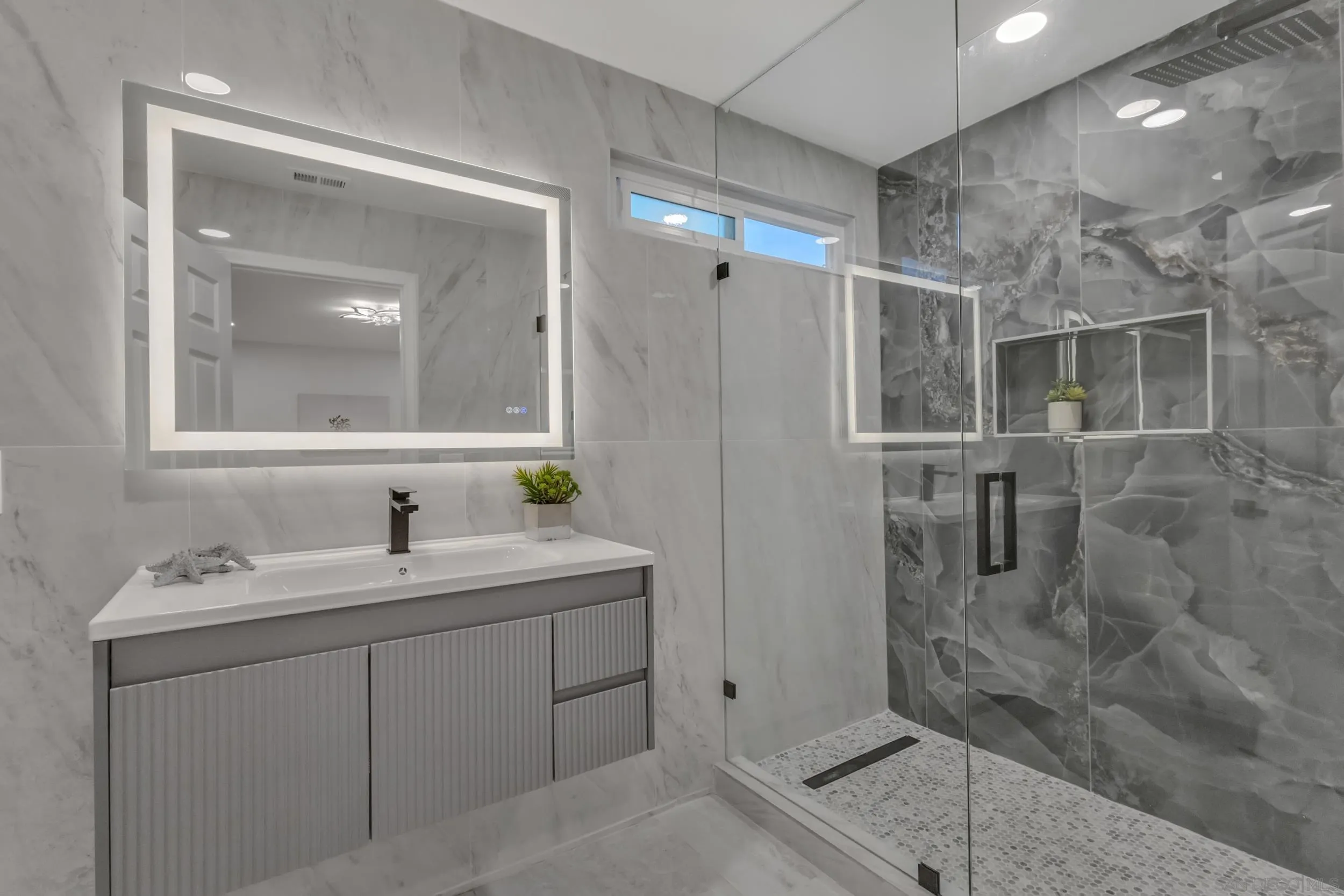 https://cdn.realtyfeed.com/cdn/127/250046074/6bad978b35a14fb451469e7b182eb438.webp