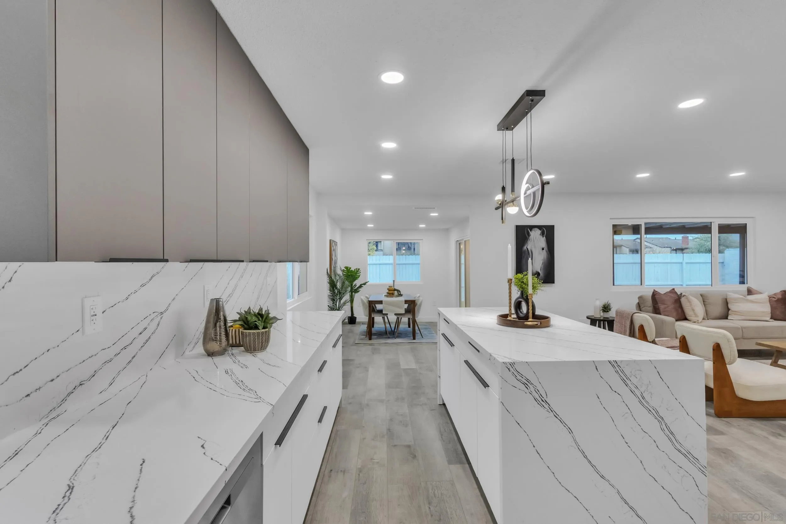 https://cdn.realtyfeed.com/cdn/127/250046074/71ff7127de38fc9cd21696122a508887.webp