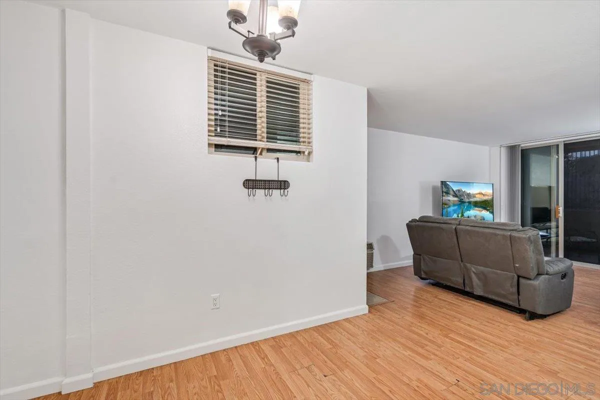 Photo #11: 250046076 Listing: Photo #11