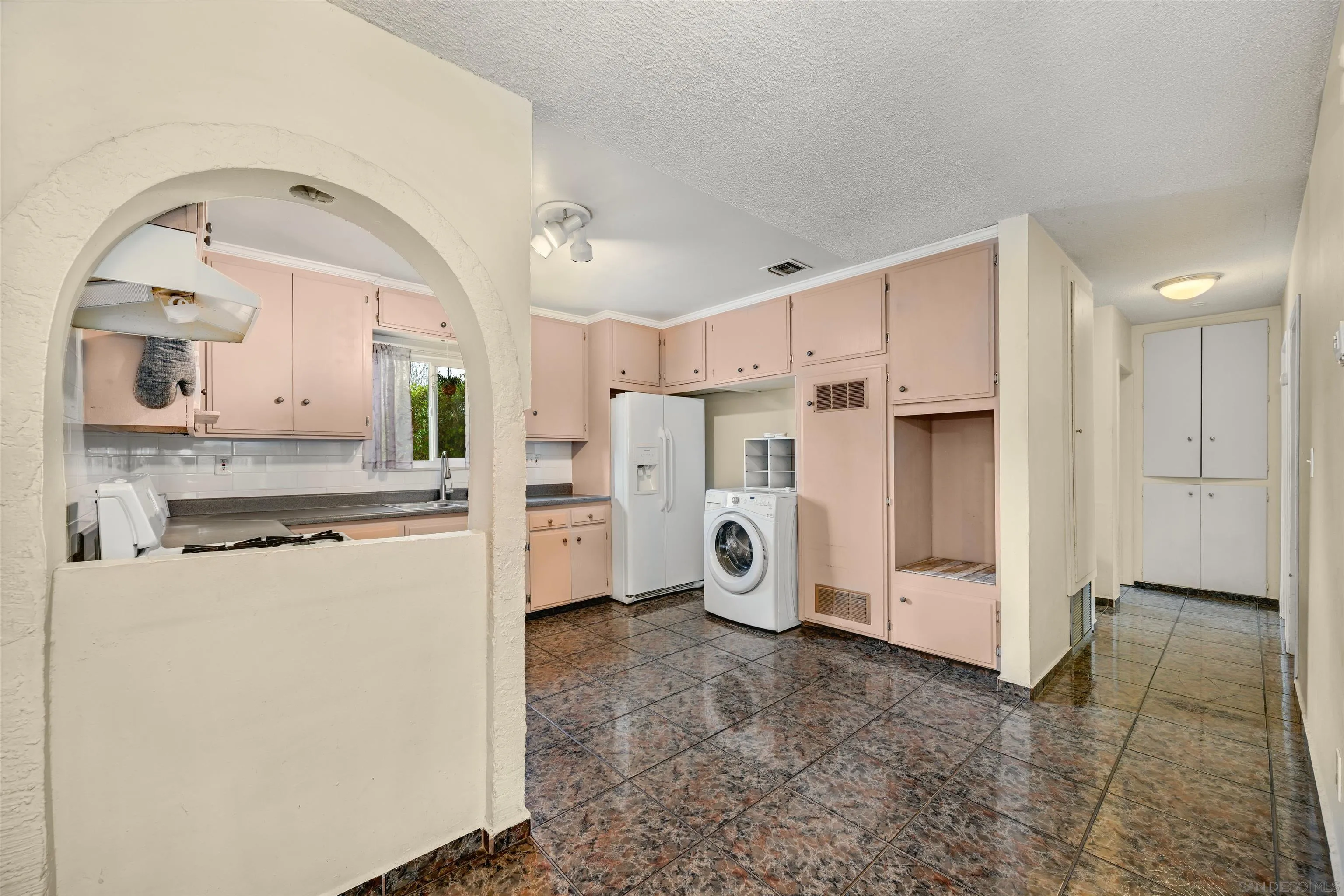 https://cdn.realtyfeed.com/cdn/127/250046088/6a5e1074ef31f8193b50f7f39a578b84.webp