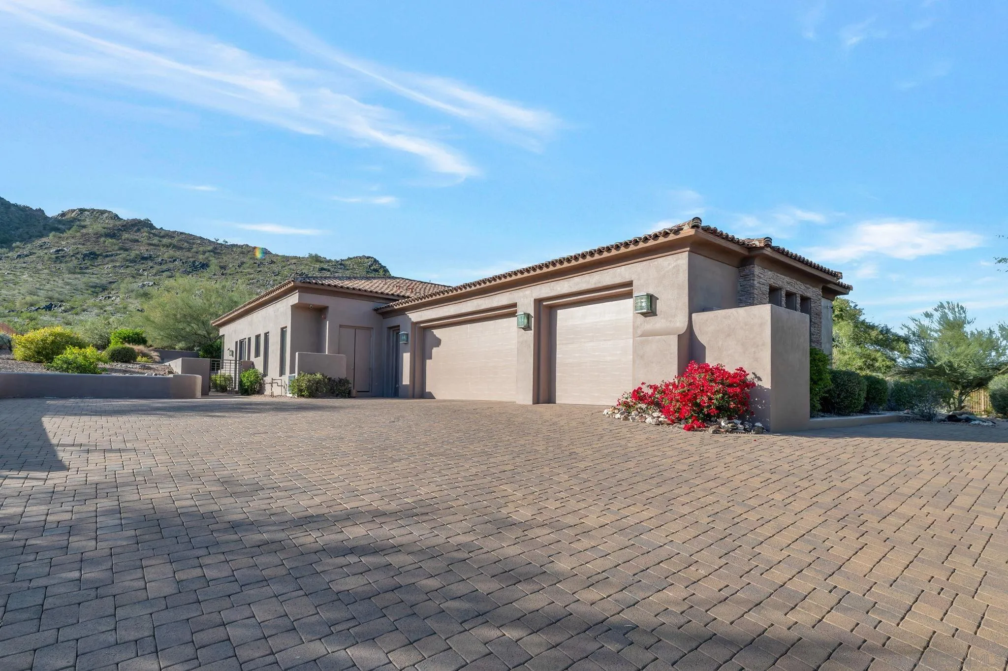 Photo #1: 250046101 Listing: Photo #1