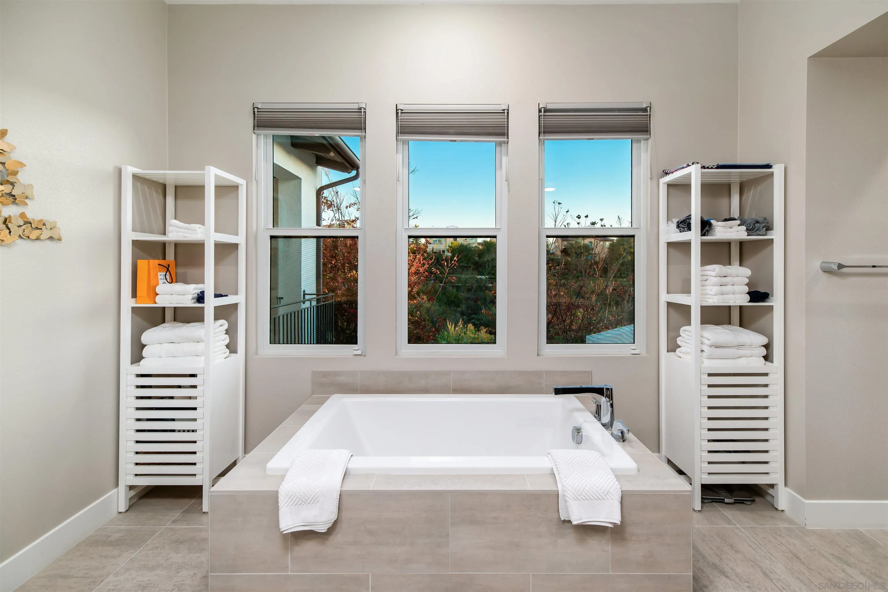 https://cdn.realtyfeed.com/cdn/127/250046107/89c138b48772624fb49882163ae2edc3.webp