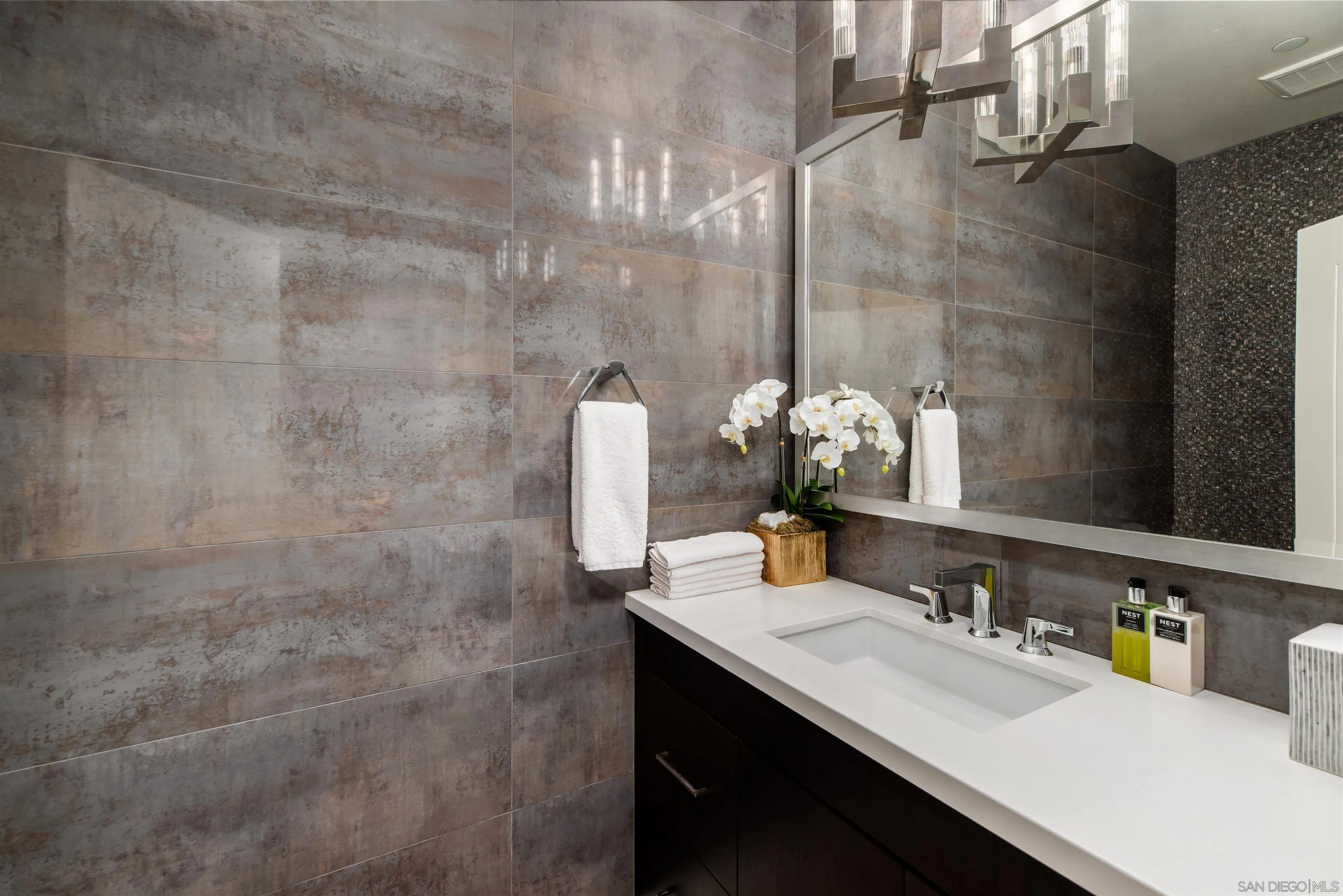 https://cdn.realtyfeed.com/cdn/127/250046107/bb2297e718016b258f17c2c37952293b.webp