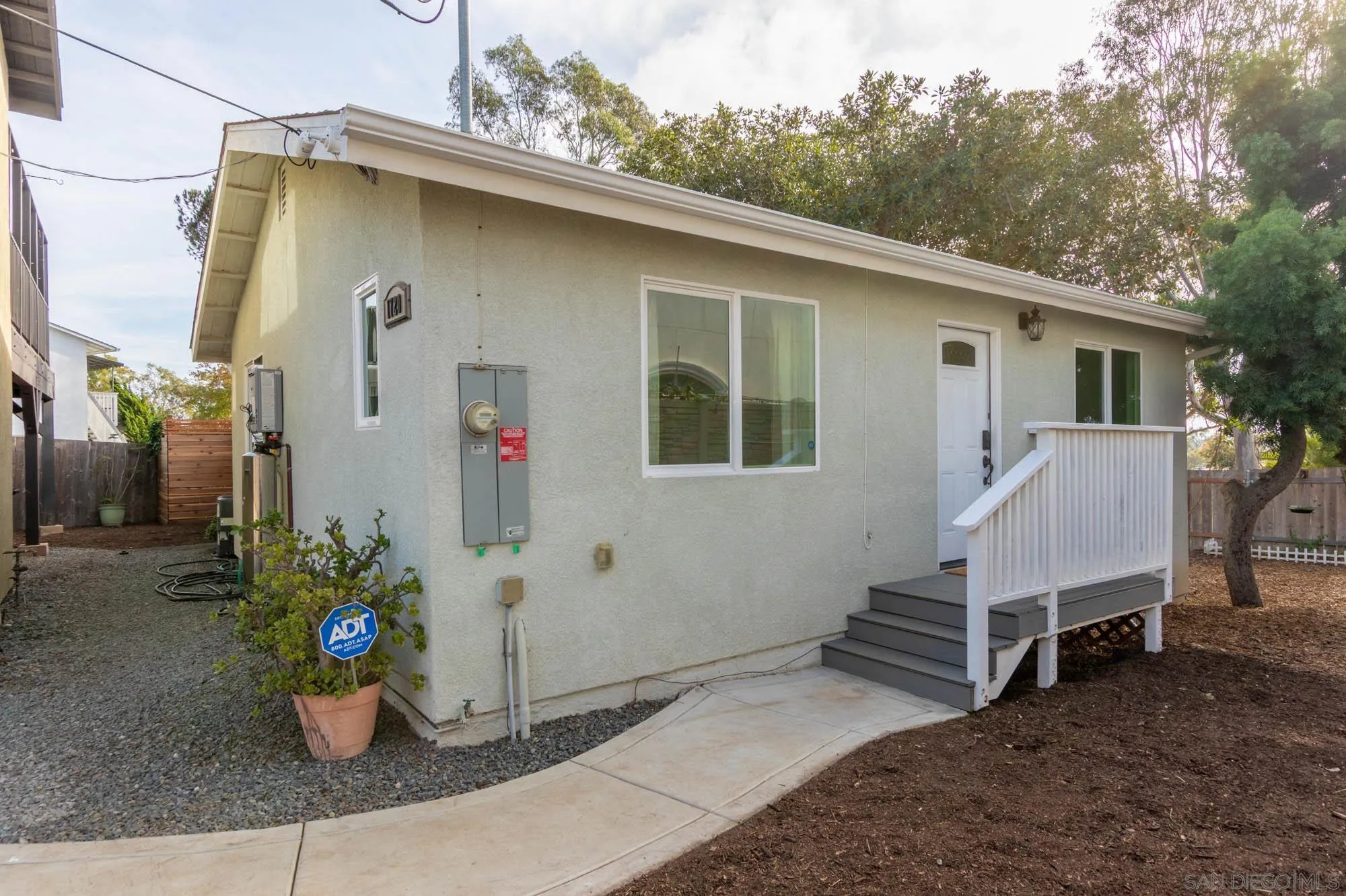 https://cdn.realtyfeed.com/cdn/127/250046109/126fb1ab65408e2dd65f03334c9ecc0e.webp