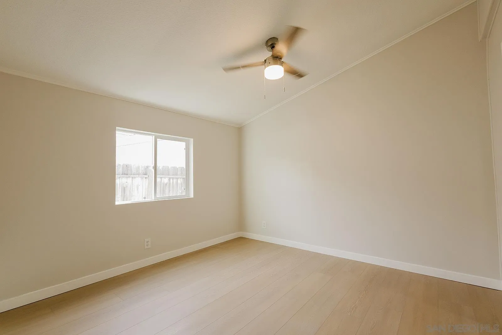 https://cdn.realtyfeed.com/cdn/127/250046115/2e638bf5c6af49b567bdc7e962221f62.webp