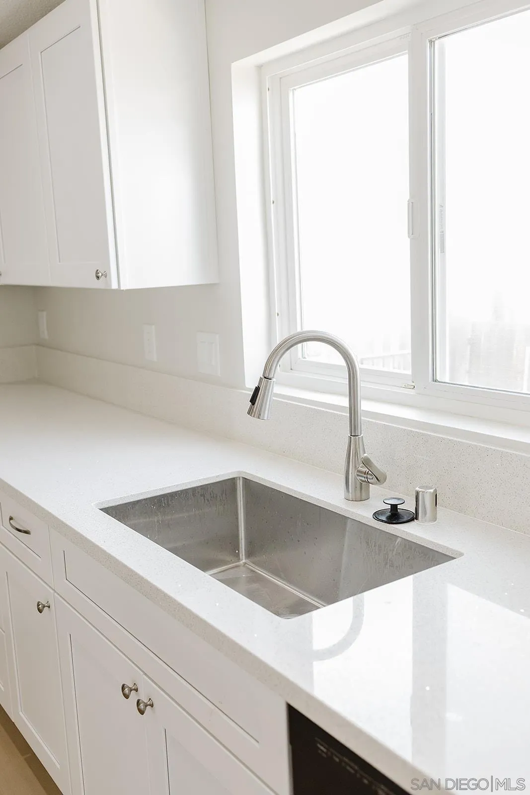 https://cdn.realtyfeed.com/cdn/127/250046115/71fc36ff6841ba5e7040837a9969961a.webp