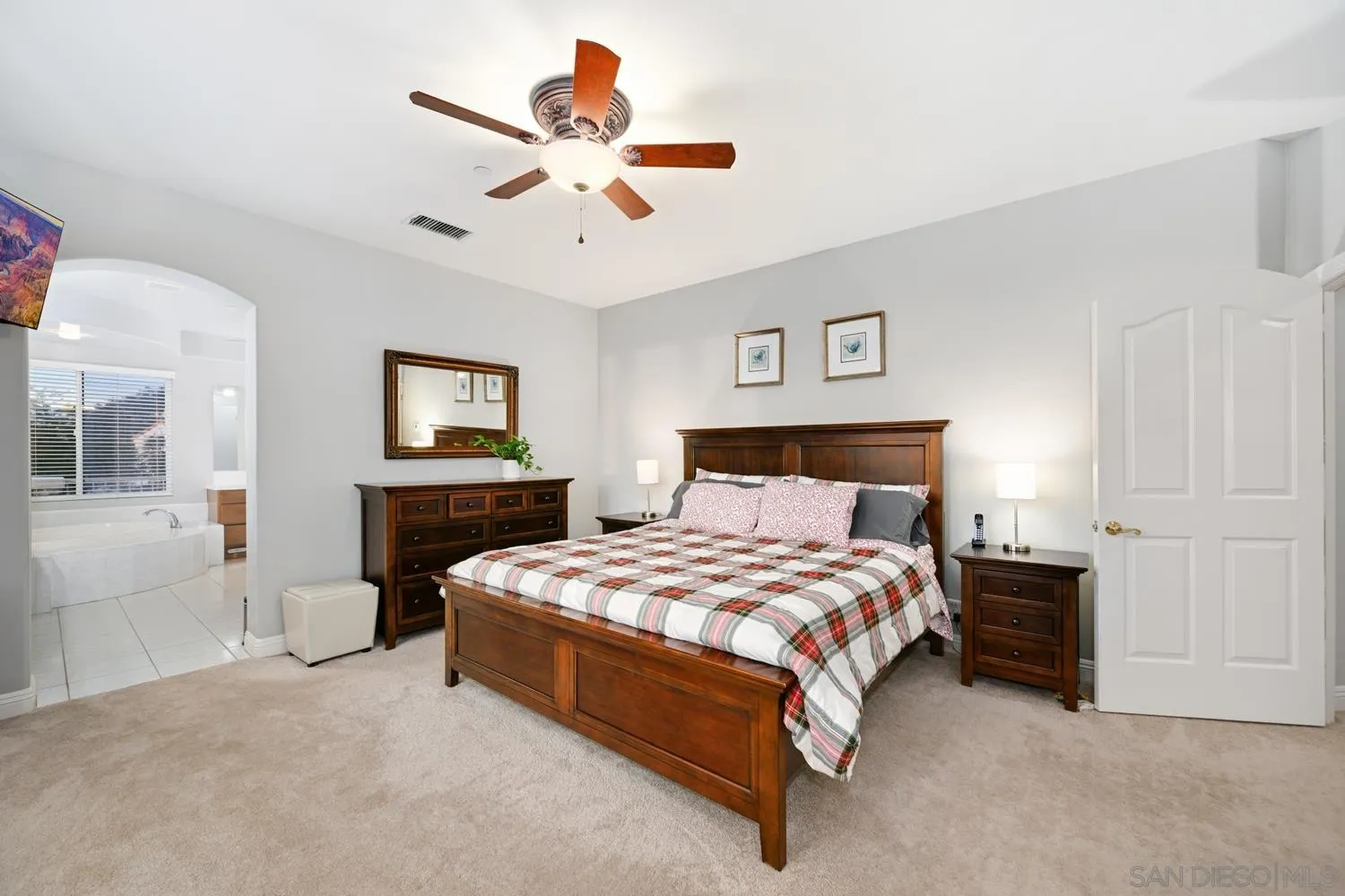 https://cdn.realtyfeed.com/cdn/127/250046117/3f0ec7053206c43b58c0a0bb9003d238.webp