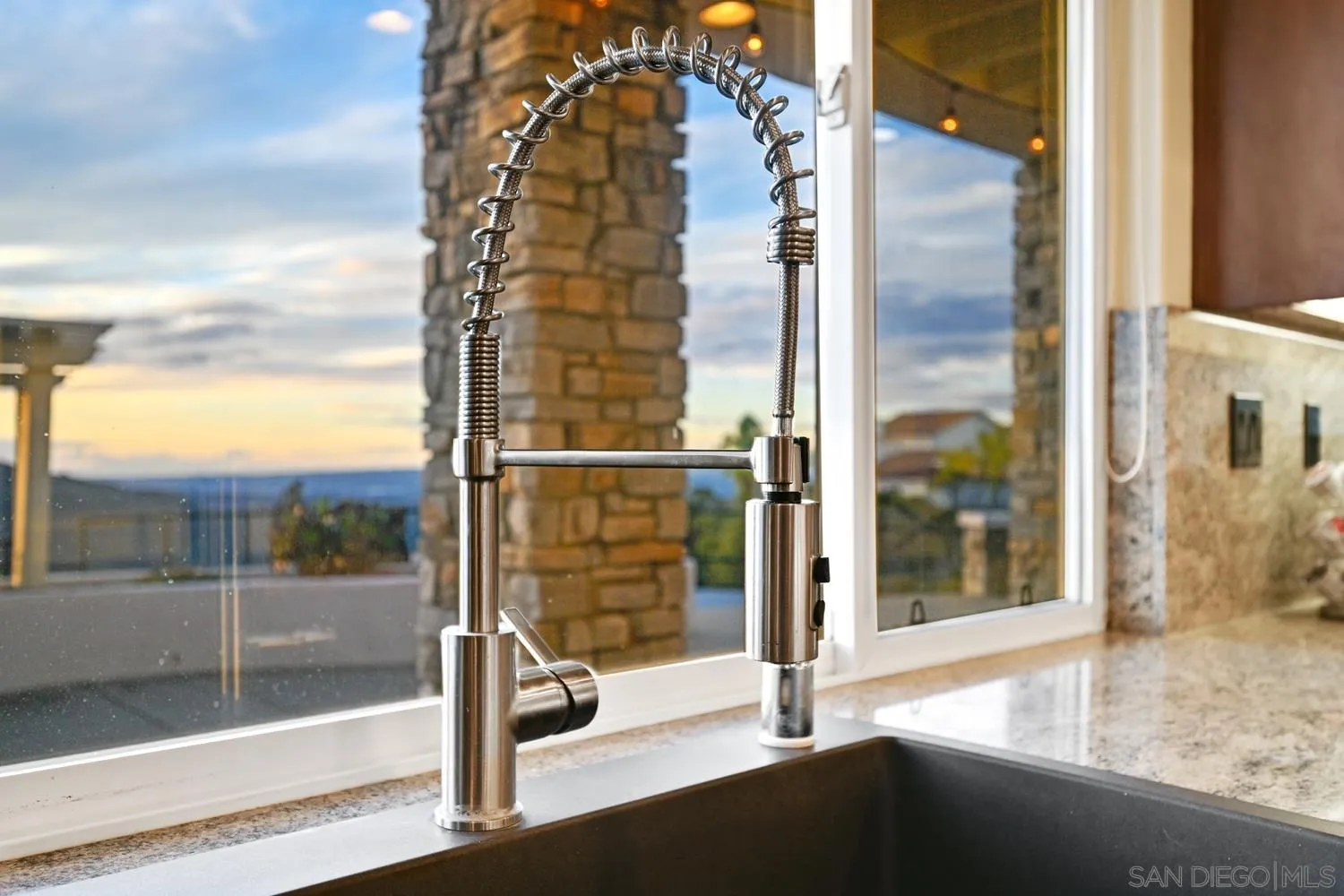 https://cdn.realtyfeed.com/cdn/127/250046117/544487bf1f86c90ab547029c543fe4f3.webp