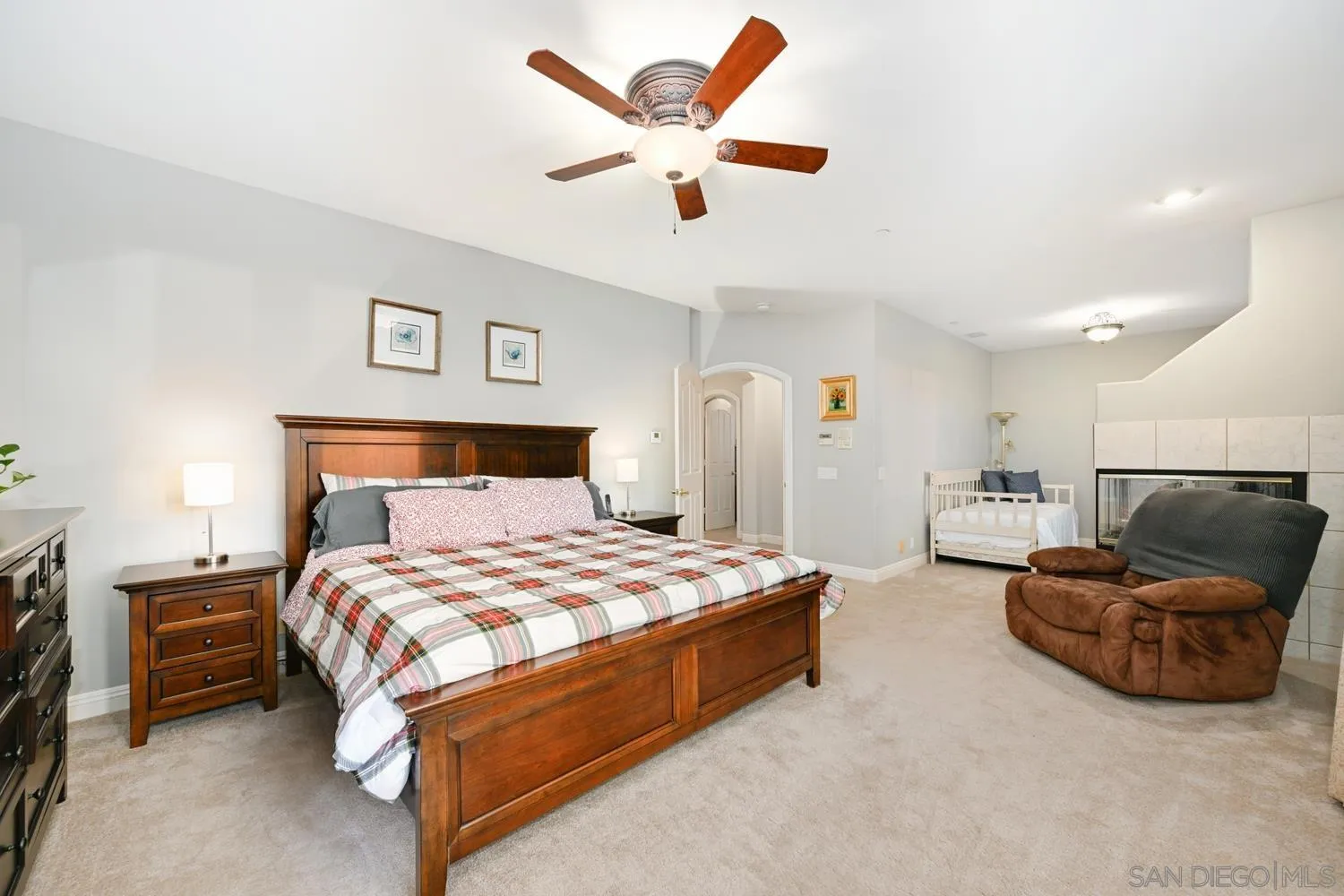 https://cdn.realtyfeed.com/cdn/127/250046117/9812cb4d1a324e7ab070af871348a693.webp
