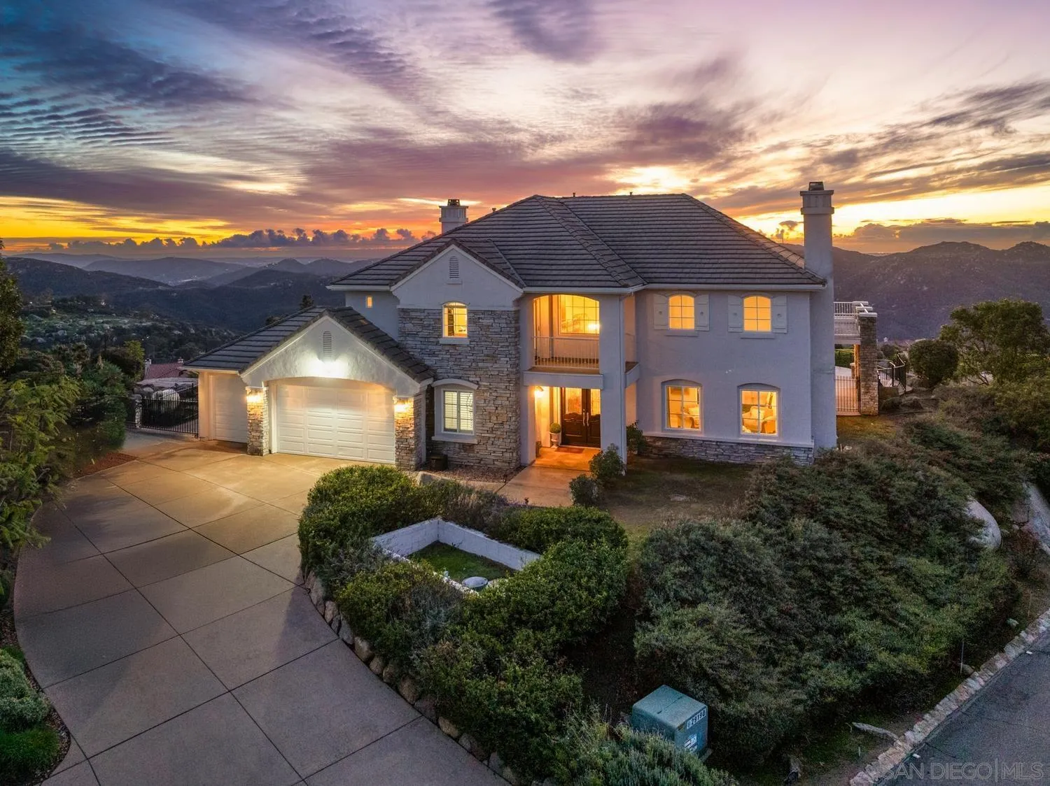 https://cdn.realtyfeed.com/cdn/127/250046117/cf86db7978574cb8808a6959f44d2027.webp